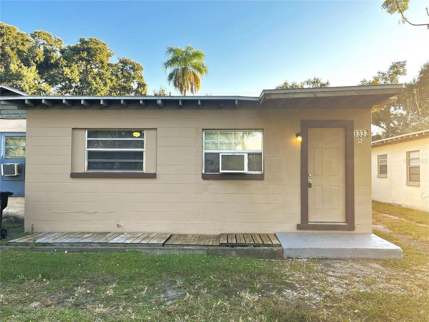 1 Bedroom Duplex Near Citrus Bowl For Rent
Priced Low, Call Now!, 1/2 Duplex, Move In Ready, Freshly Painted!, Ceiling Fans in Bedrooms, Tile Flooring, Fridge INCLUDED, Stove INCLUDED, Blinds Included, JUST 3 MINUTES To Downtown Orlando, CONVENIENT To: I-4, 408 & 50, CONVENIENT To: Major Roads, Shopping & Schools, CONVENIENT To: The Citrus Bowl. The deposit amount is based upon the application results. Pets: OK (Dangerous Pets are not permitted, Pit Bulls, etc.) Priced $850.00 for the first 4 months, $950.00 for the remaining 8 months (Average: $917.00/mo). AVAILABLE: NOW