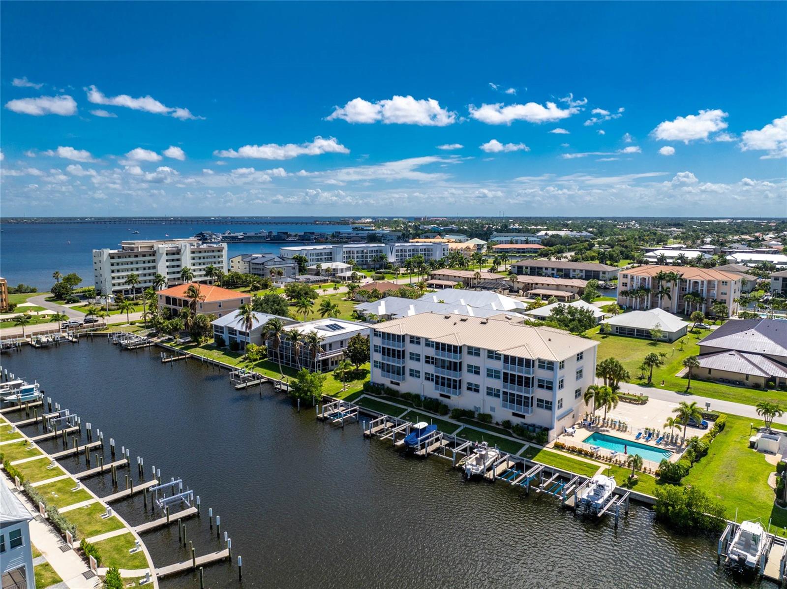 CAPTAINS LANDING - Residential