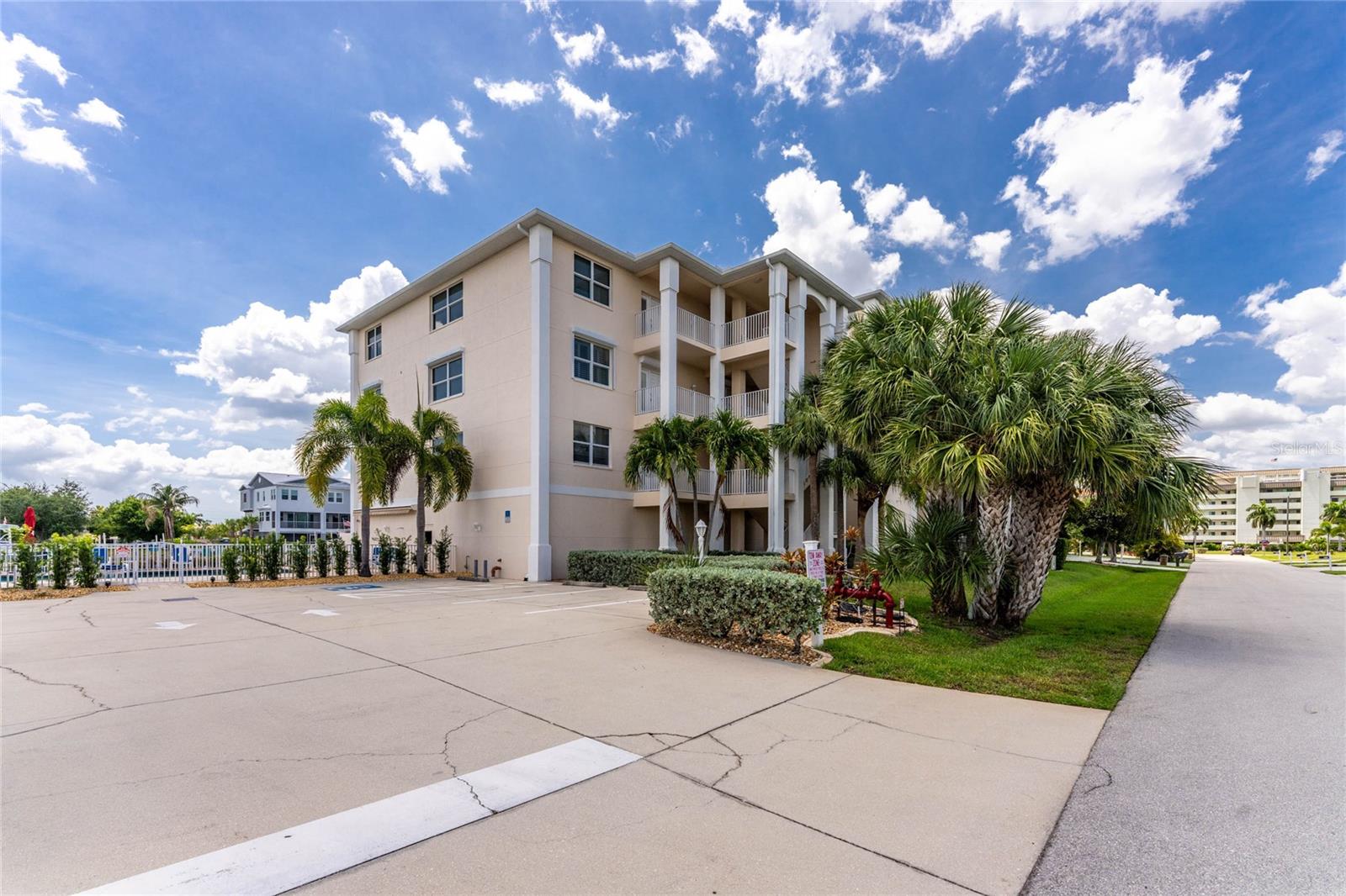 CAPTAINS LANDING - Residential