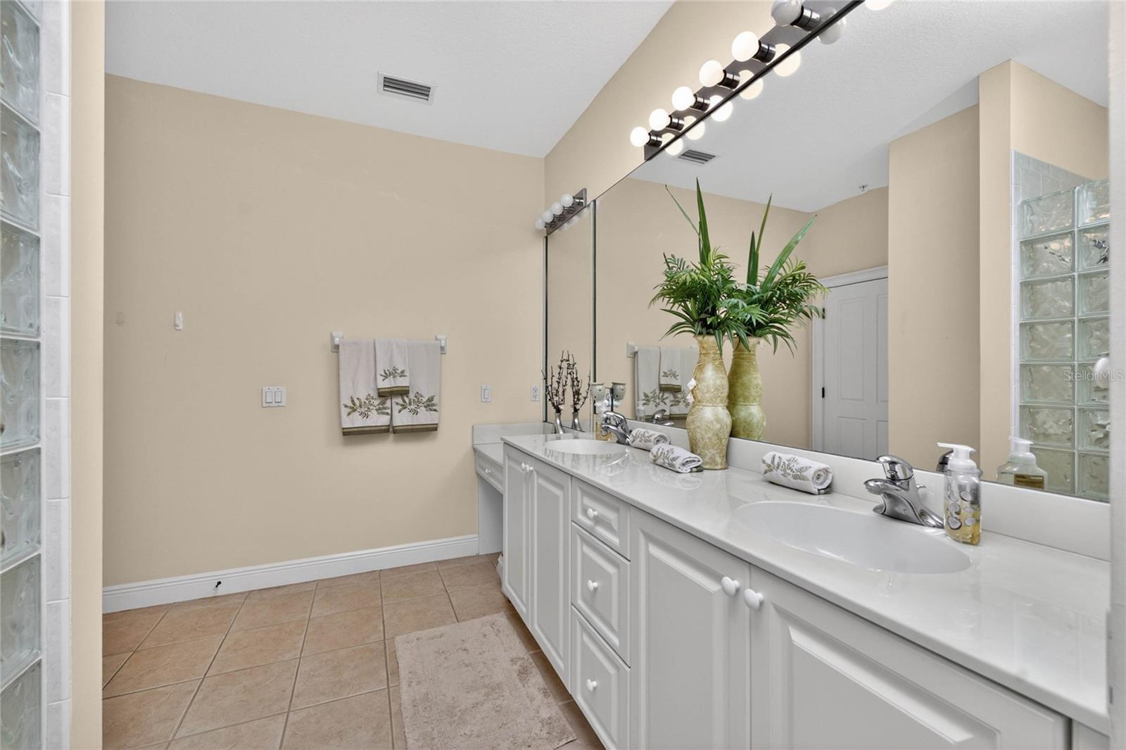 CAPTAINS LANDING - Residential