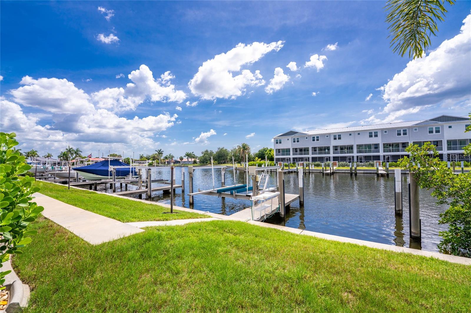 CAPTAINS LANDING - Residential