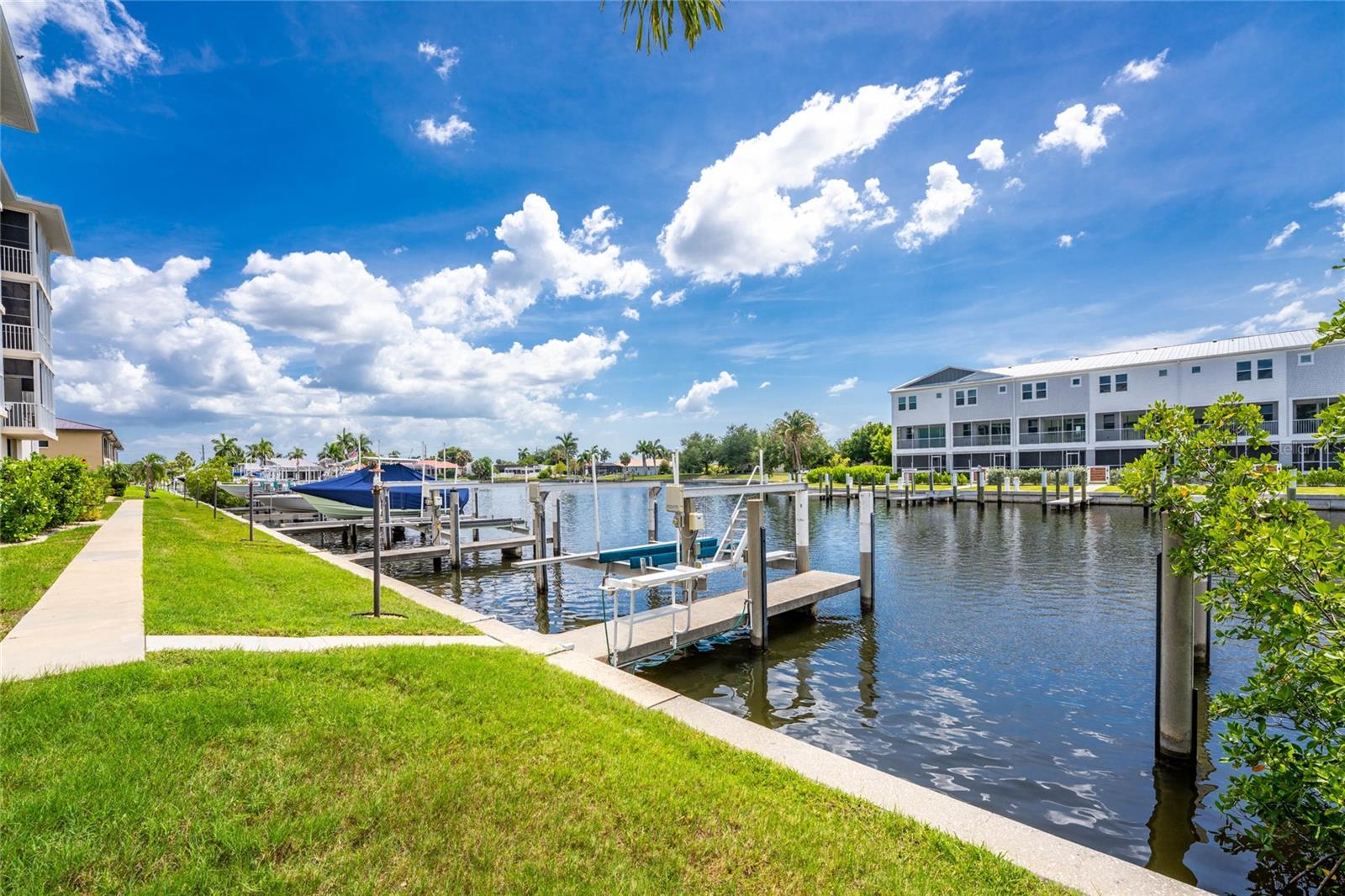 CAPTAINS LANDING - Residential