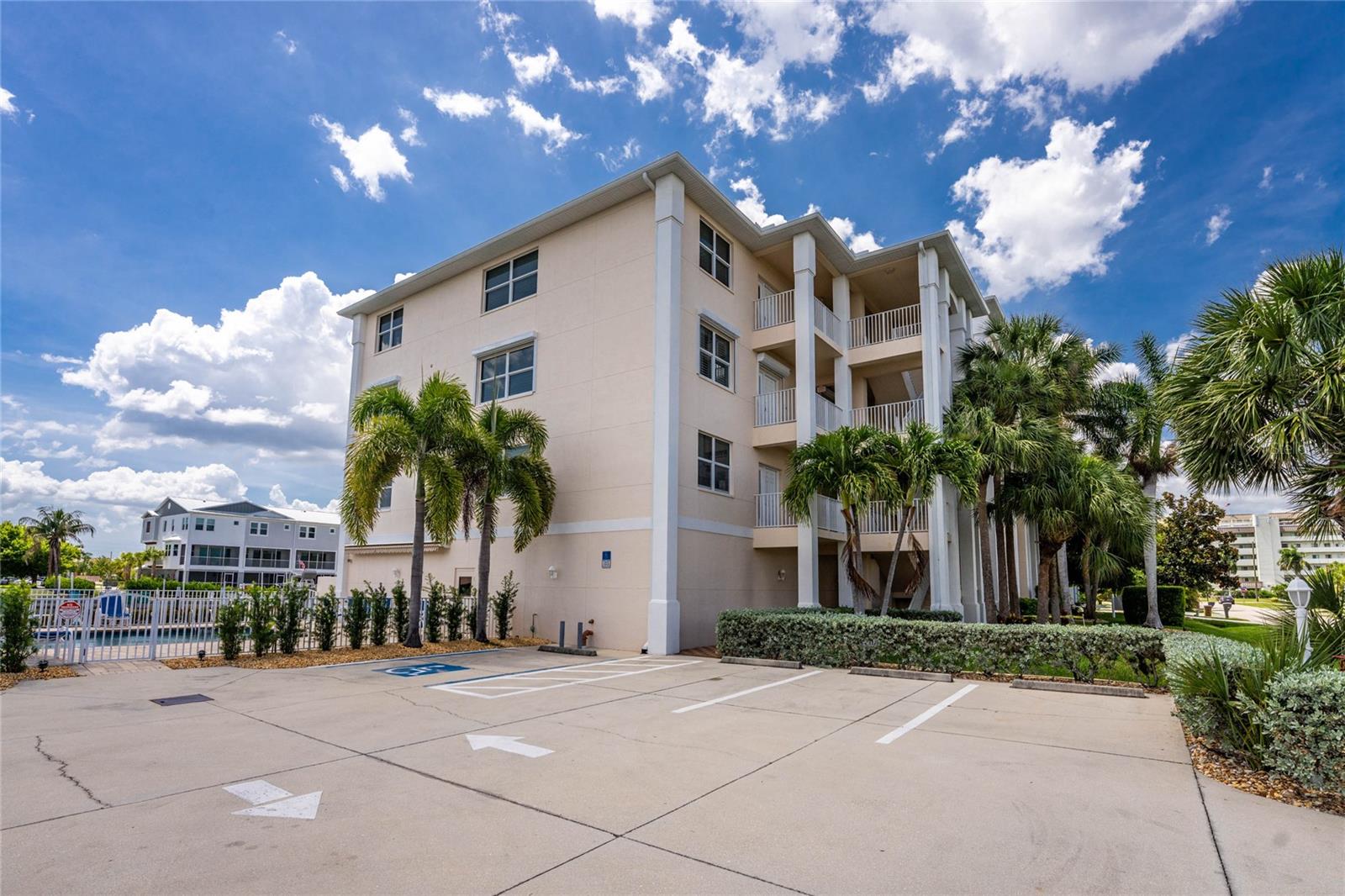 CAPTAINS LANDING - Residential