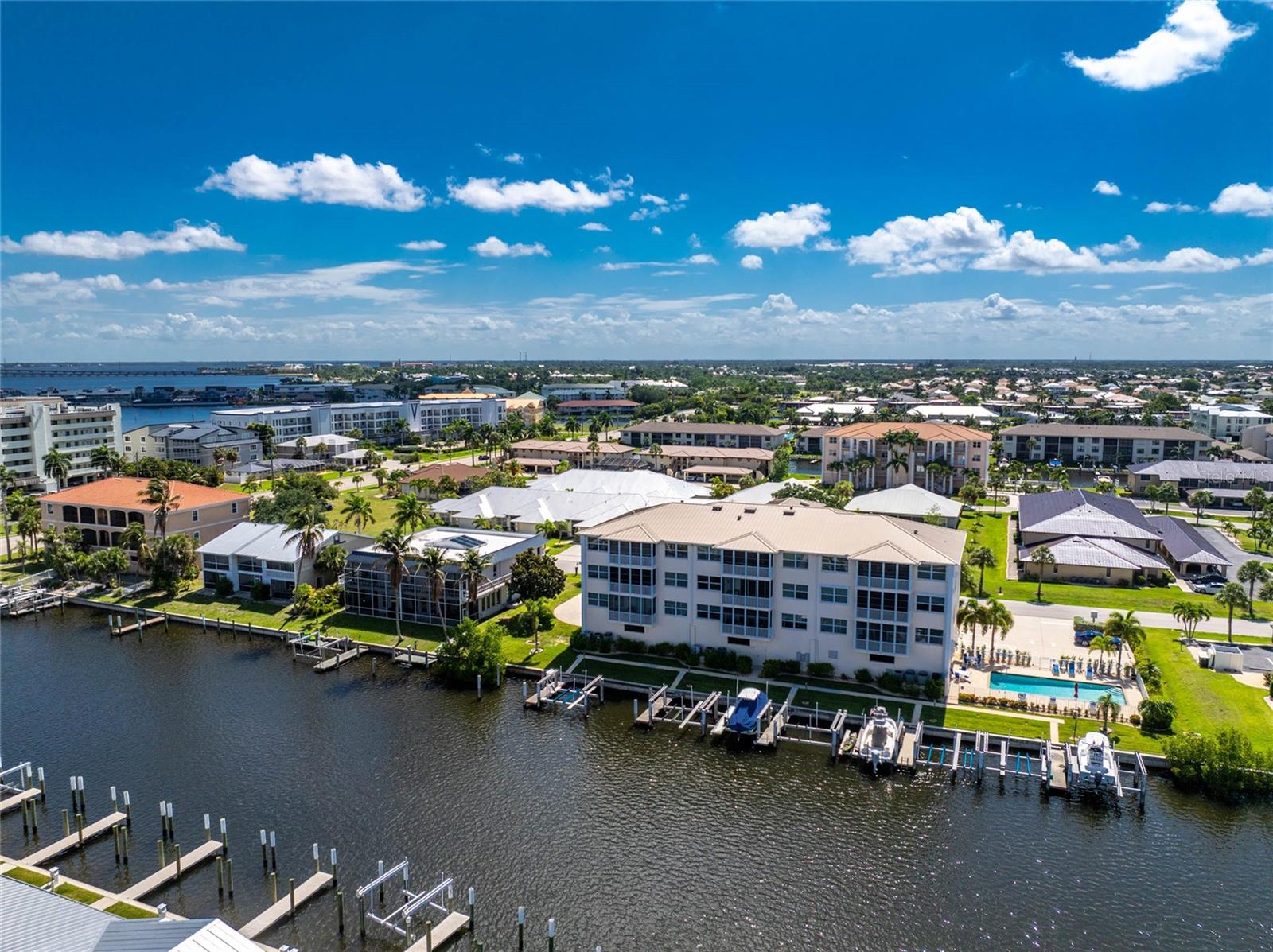 CAPTAINS LANDING - Residential