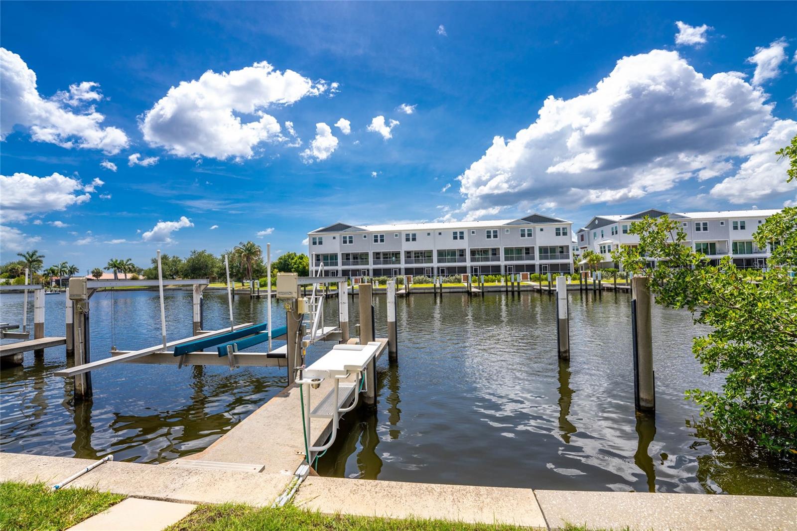 CAPTAINS LANDING - Residential