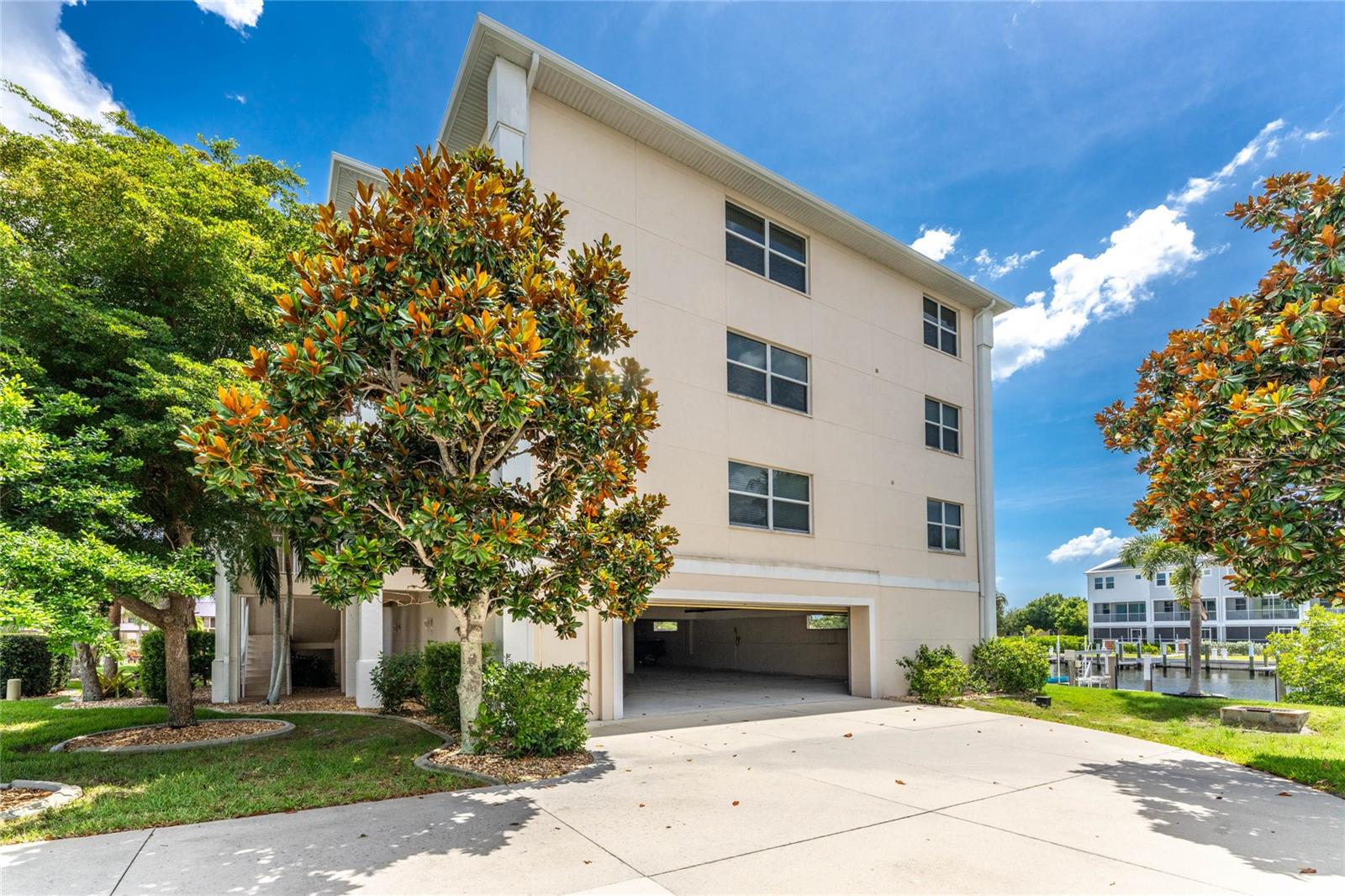 CAPTAINS LANDING - Residential