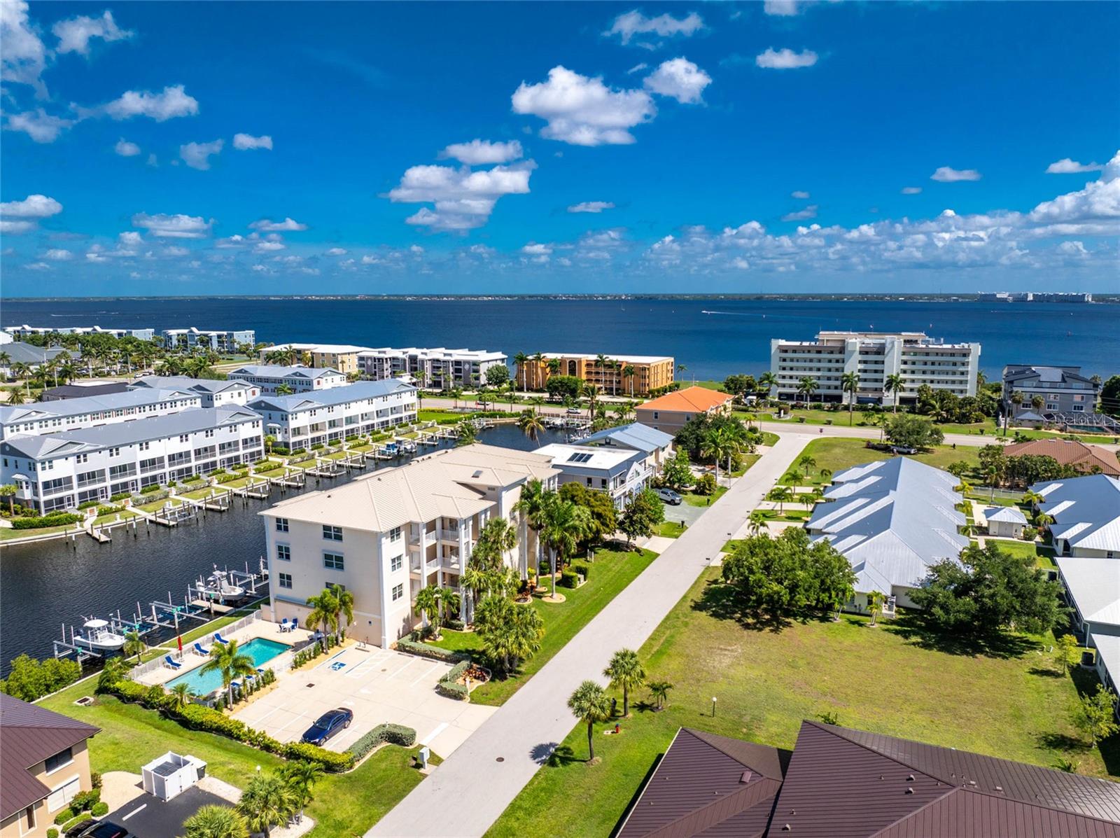 CAPTAINS LANDING - Residential