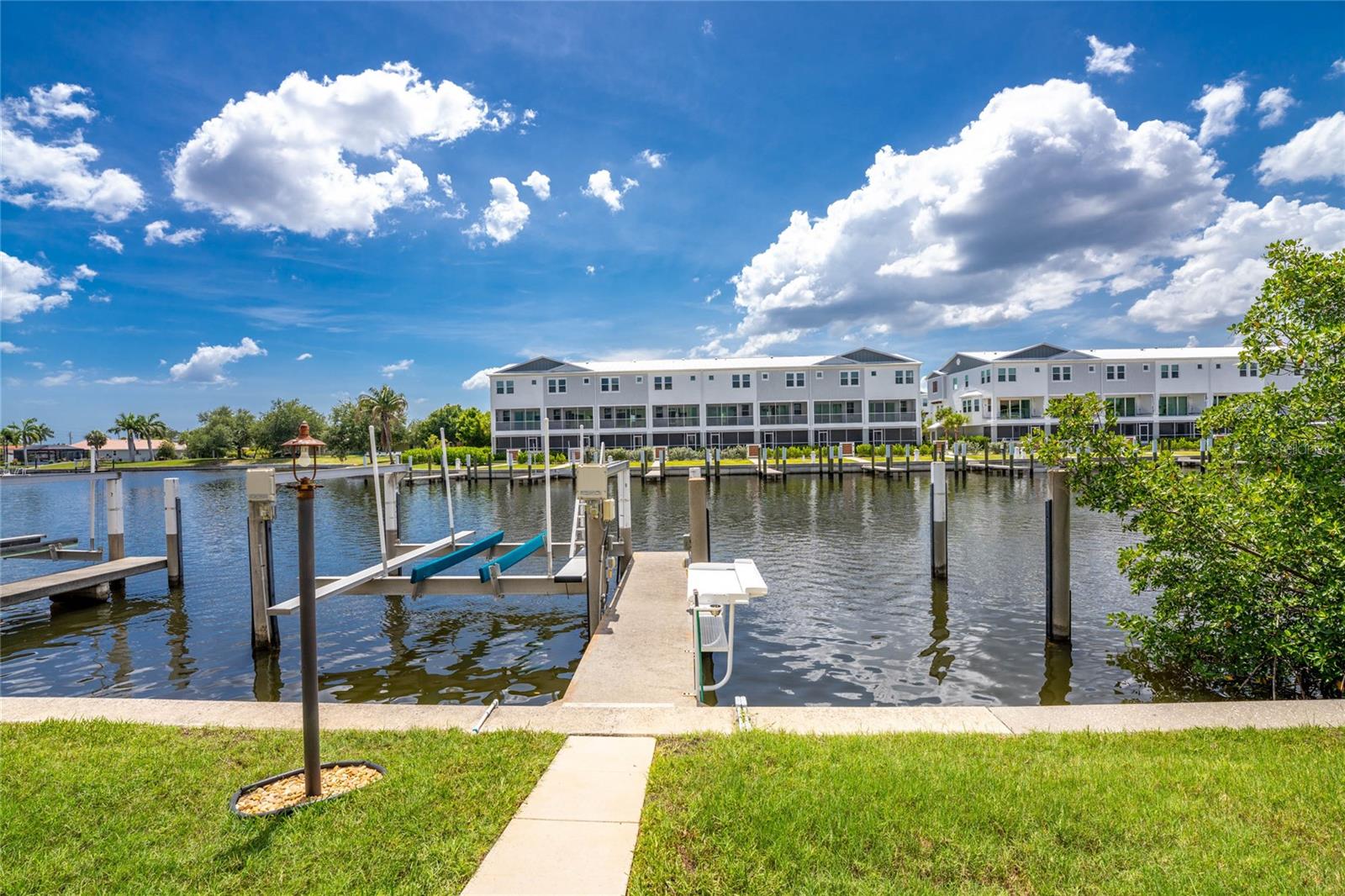 CAPTAINS LANDING - Residential
