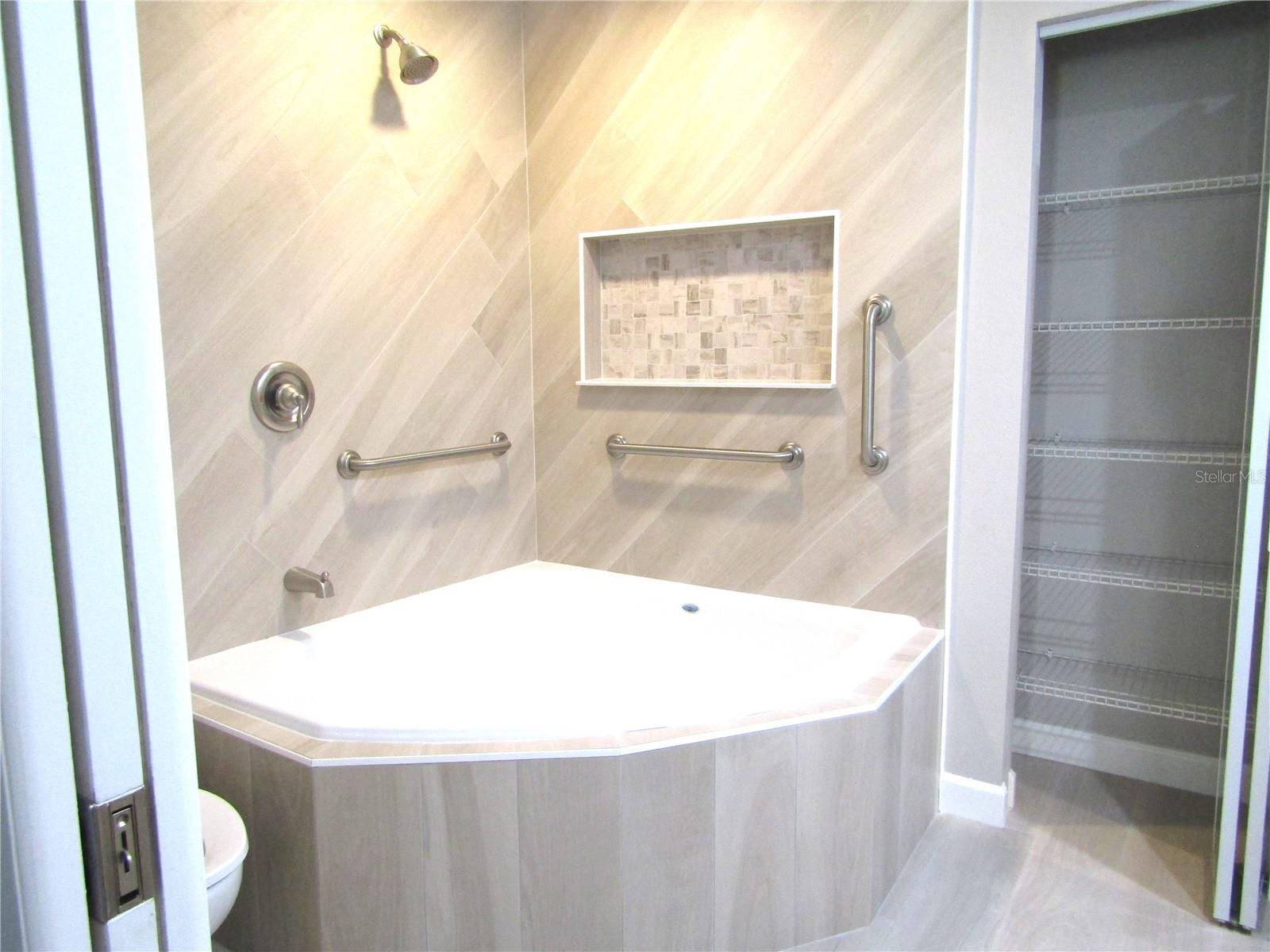 VILLAGE OAKS SEC B - Residential