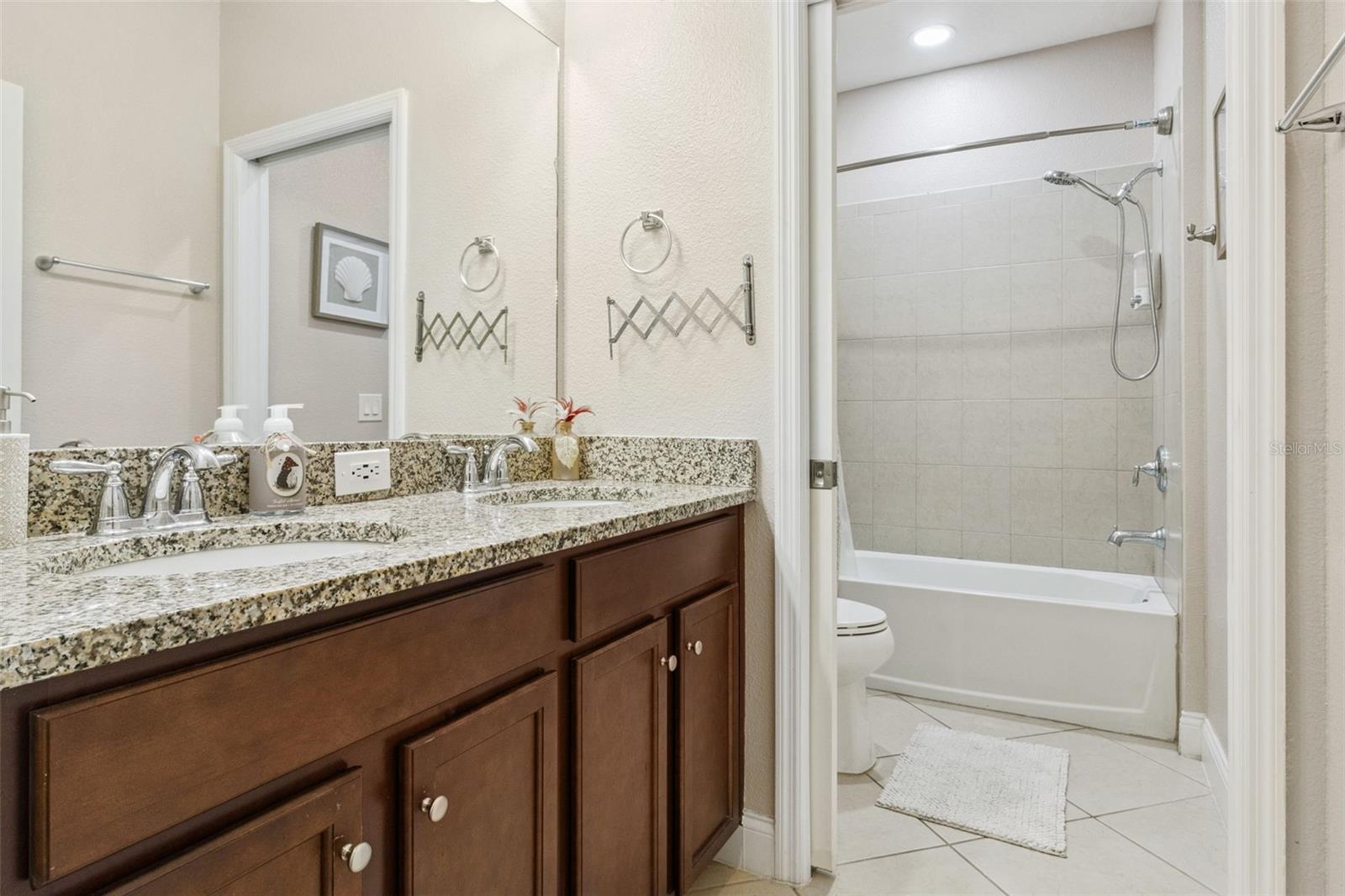 FESTIVAL PH 1 - Residential Lease