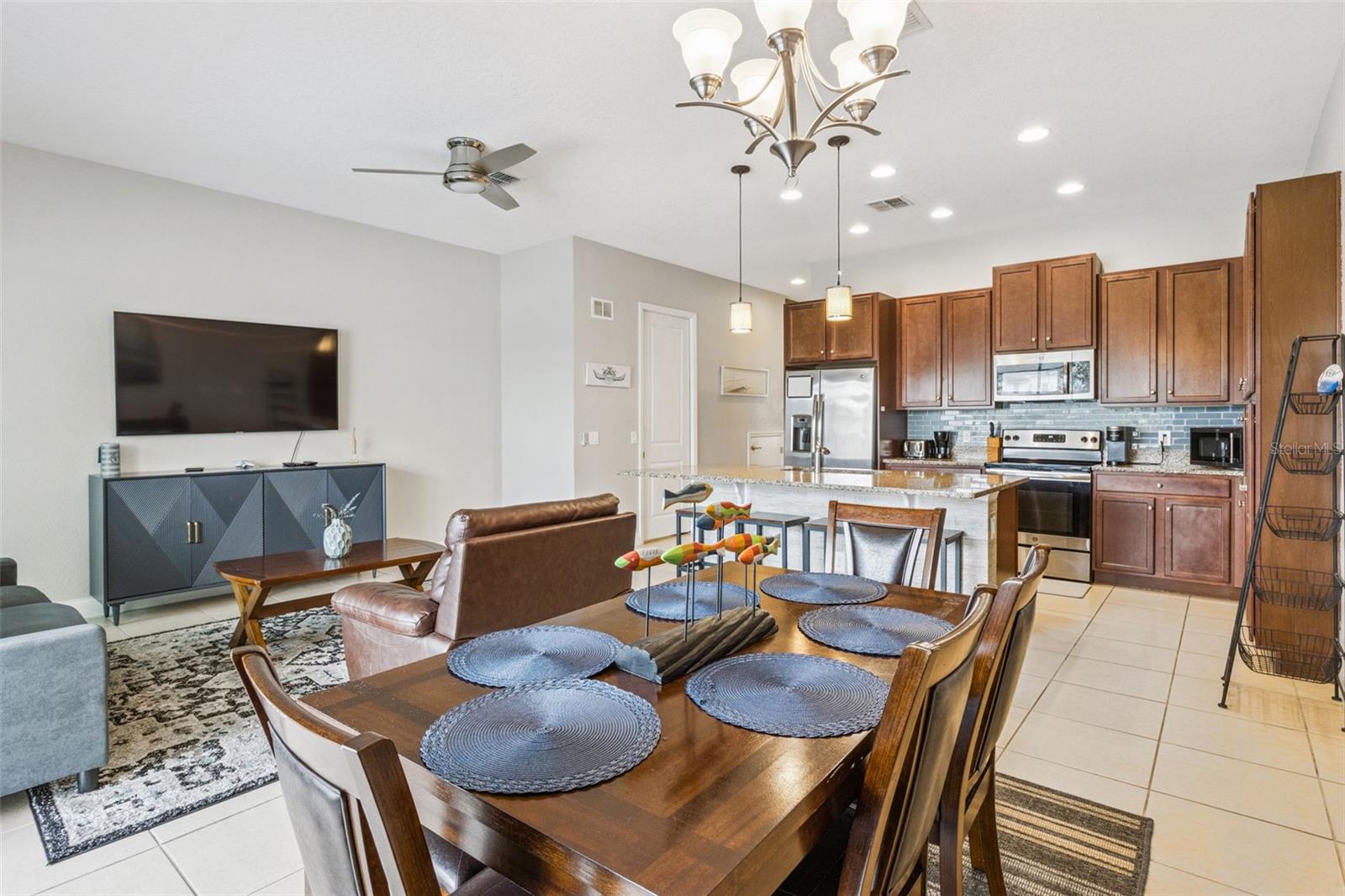 FESTIVAL PH 1 - Residential Lease