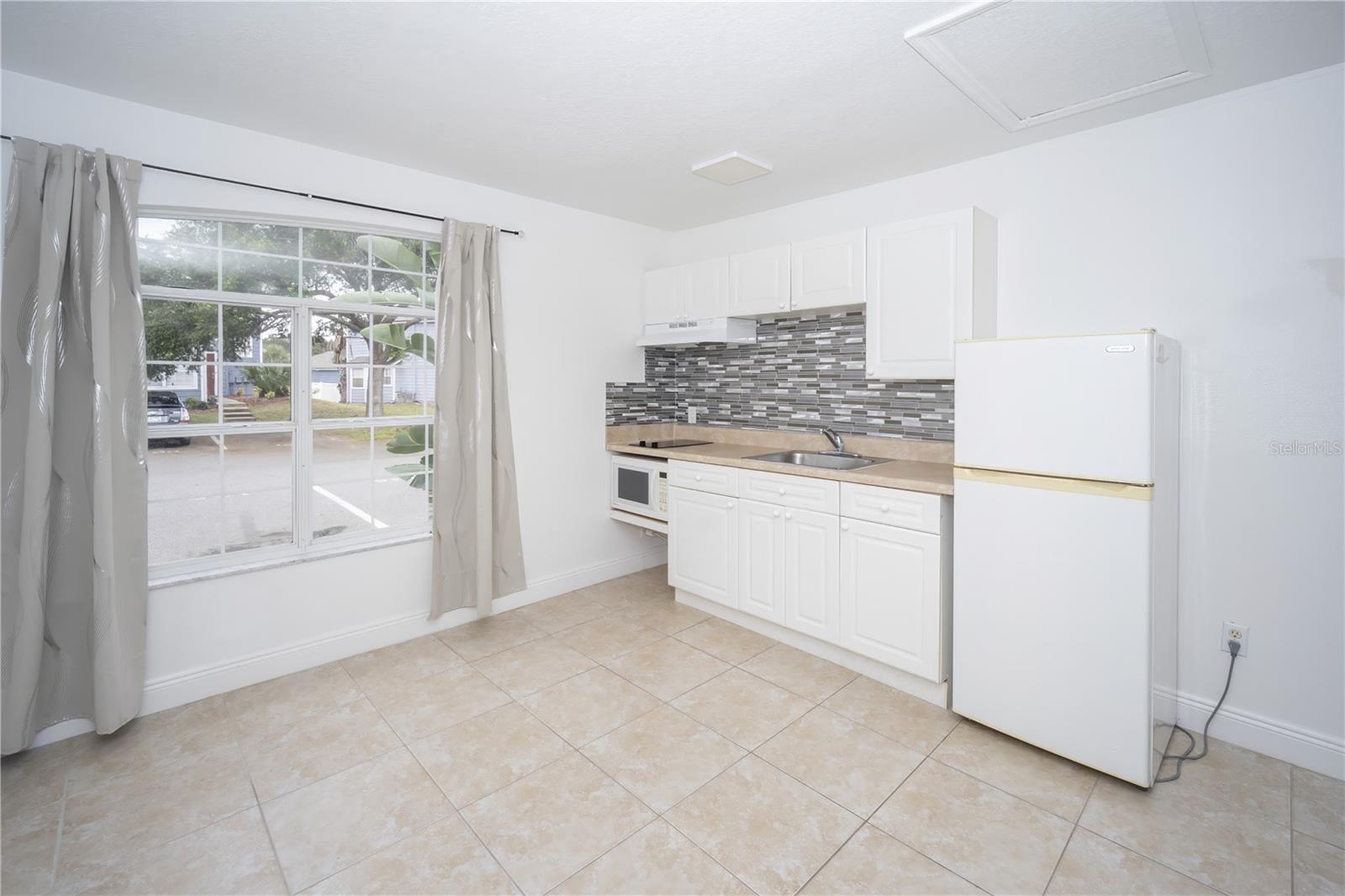 ISLAND CLUB WEST - Residential Lease