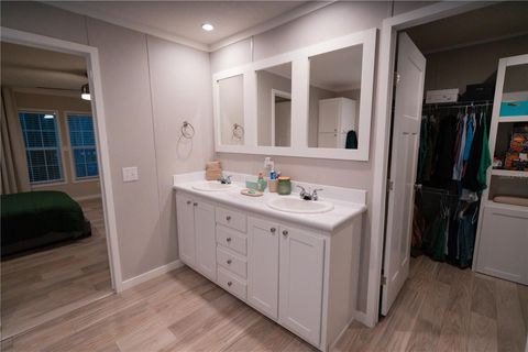 Tiny photo for 7670 NE 97th Court, Bronson, FL 32621 (MLS # S5143545)