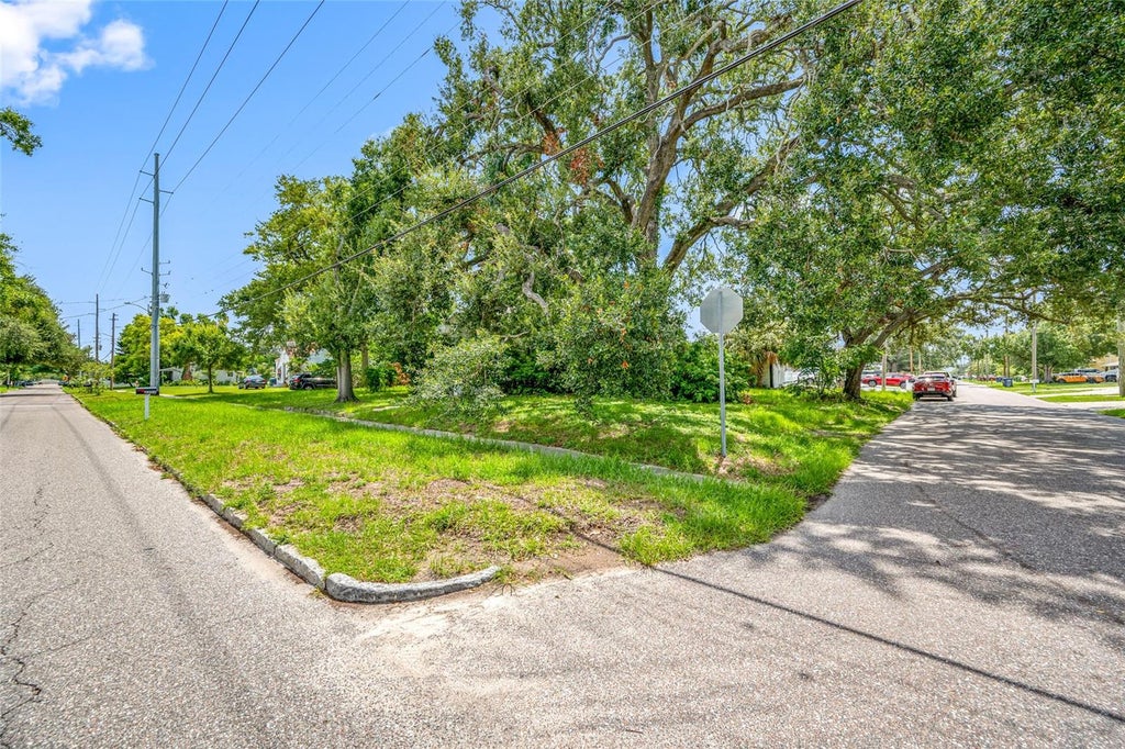 Photo of 2208 N Lincoln Avenue, Tampa, FL 33607 (MLS # TB8532659)