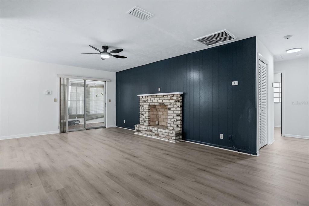 Photo of 812 W Warren Avenue, Tampa, FL 33602 (MLS # TB8505364)