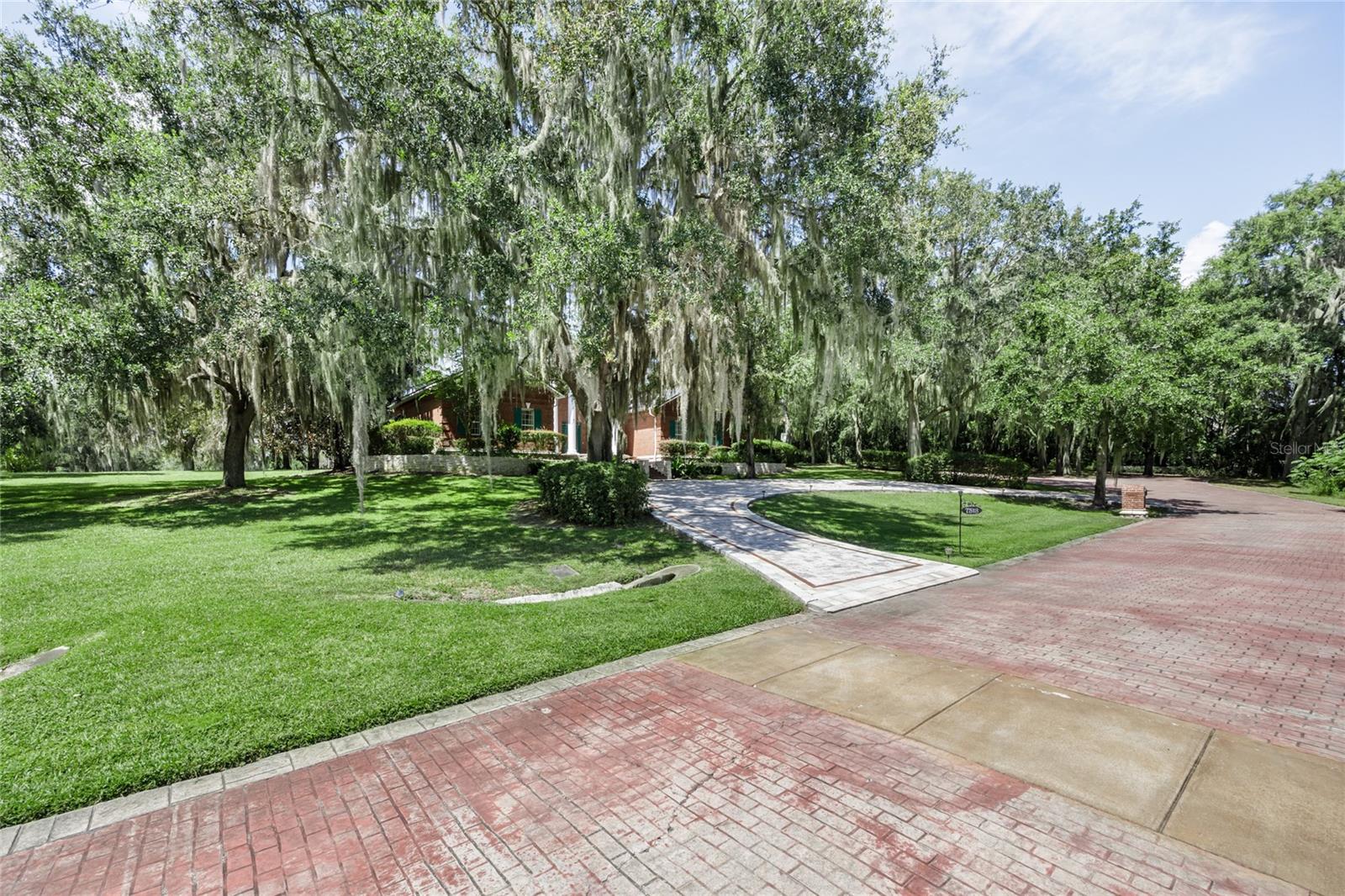 COUNTRY CLUB ESTATES - Residential