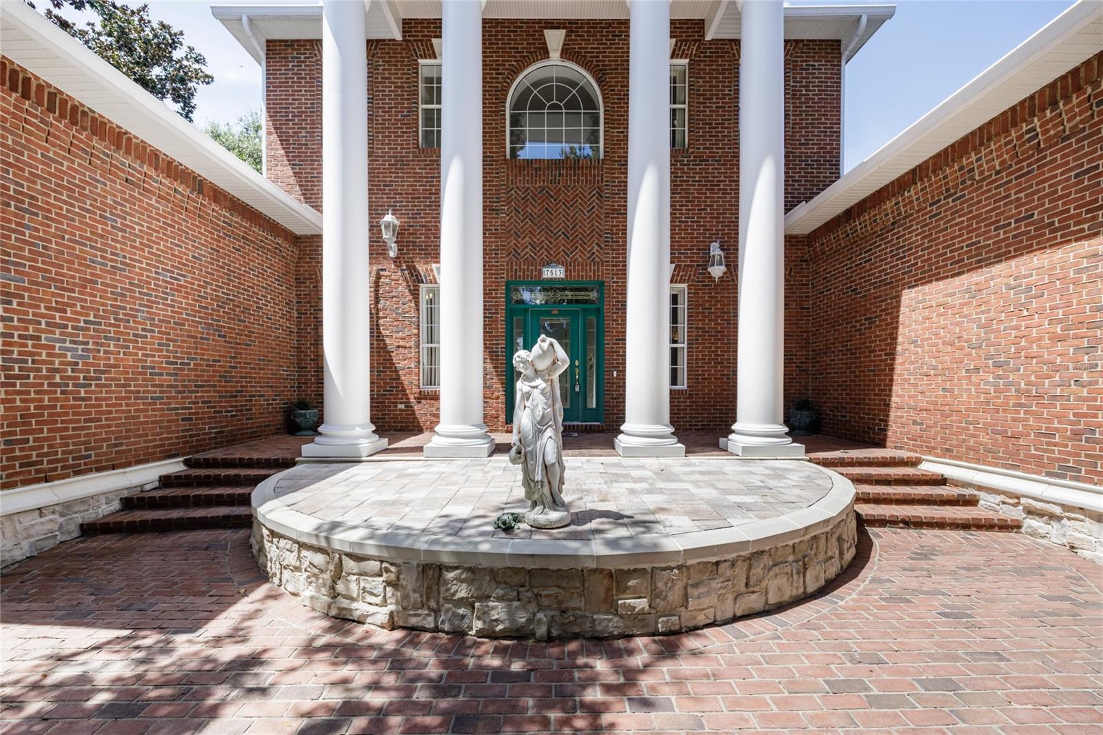 COUNTRY CLUB ESTATES - Residential