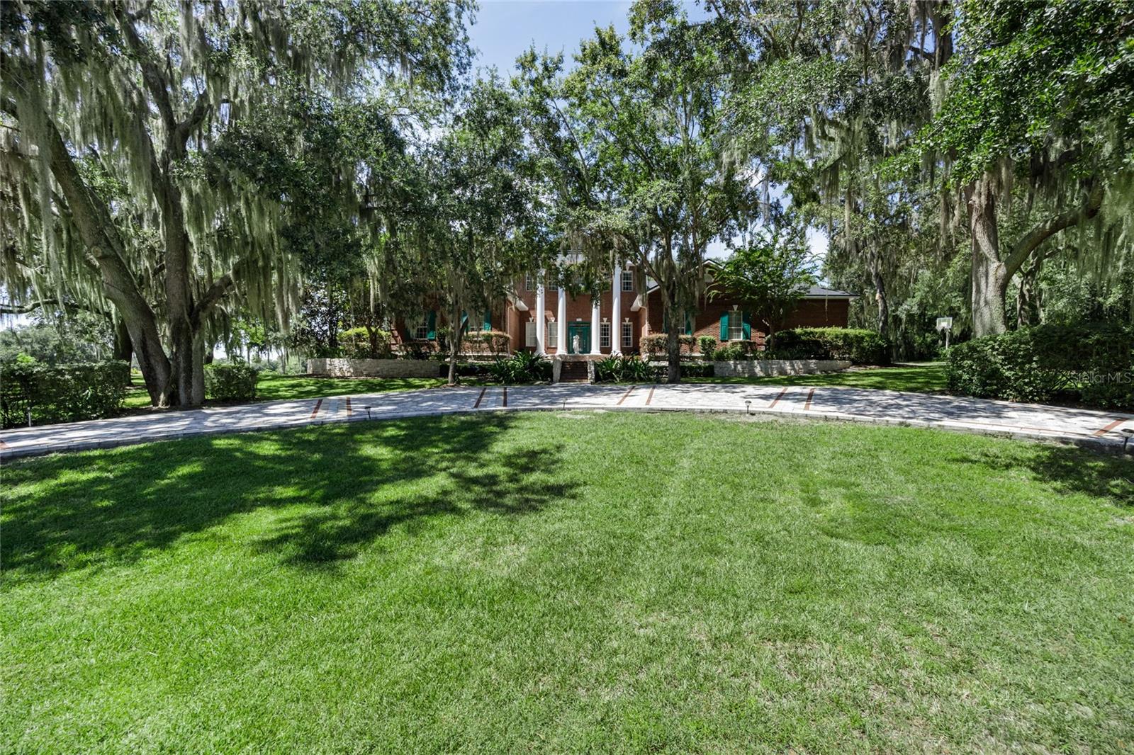 COUNTRY CLUB ESTATES - Residential