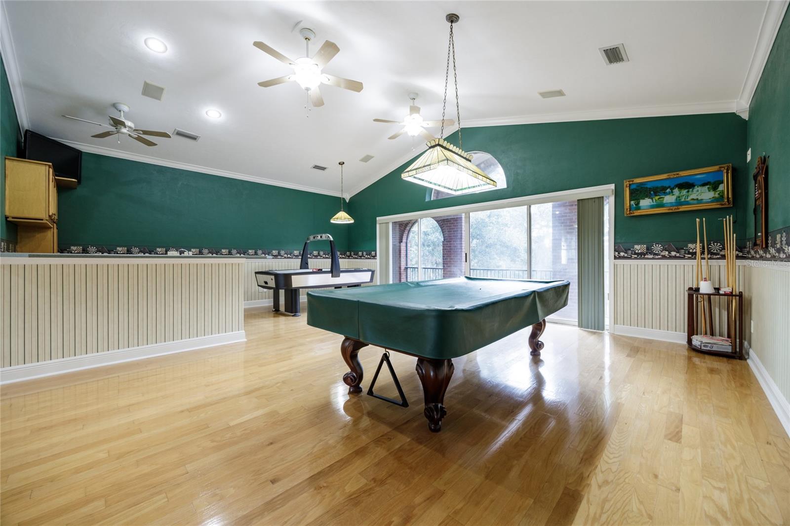 COUNTRY CLUB ESTATES - Residential