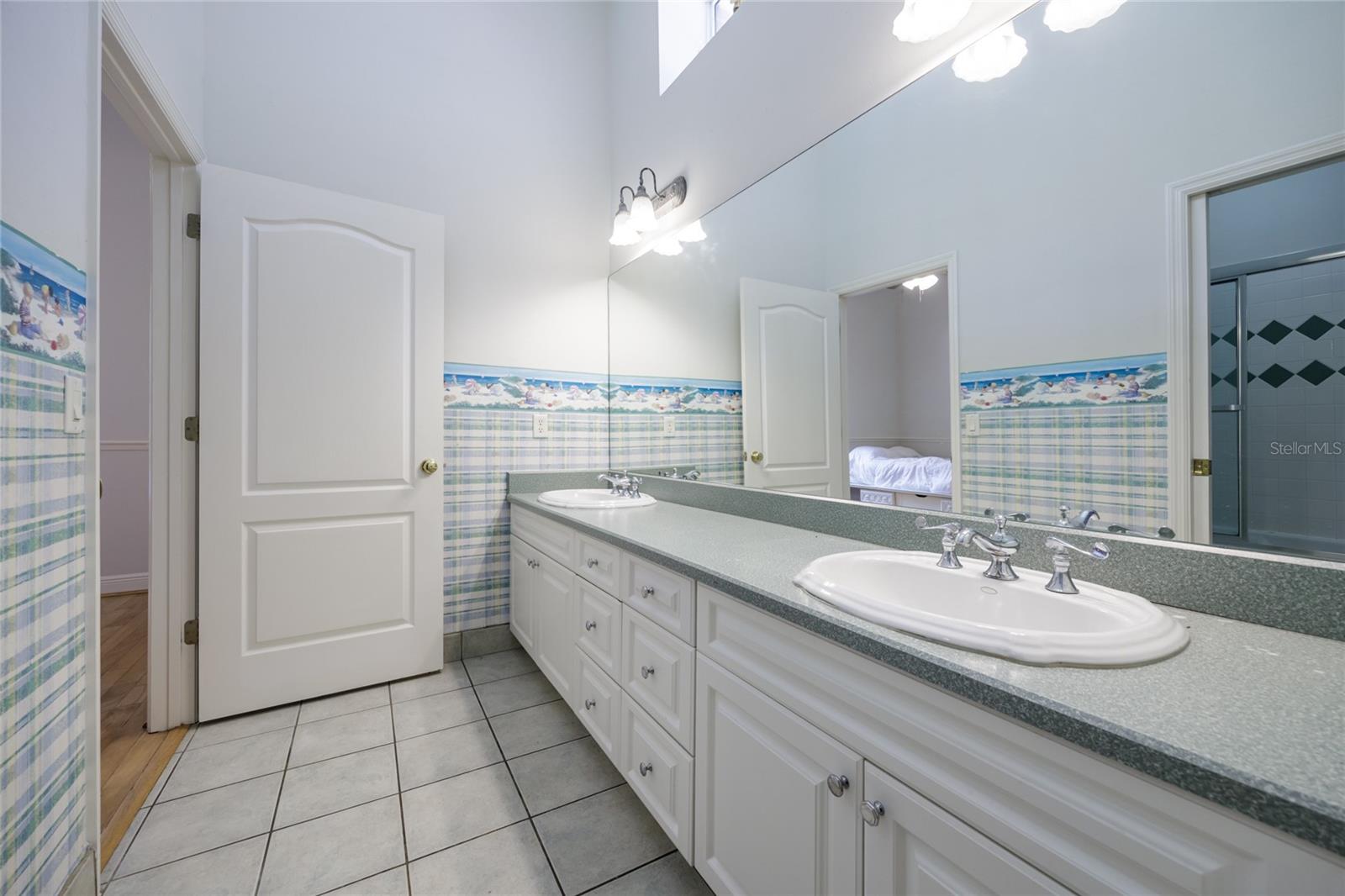 COUNTRY CLUB ESTATES - Residential