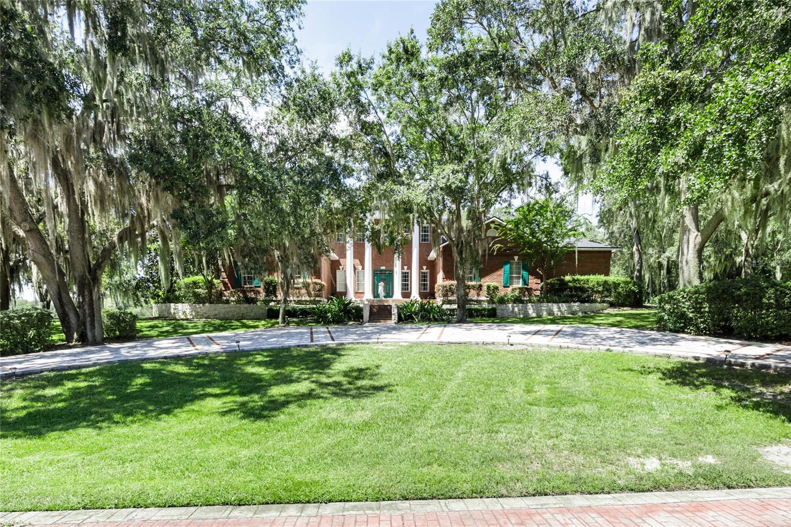 COUNTRY CLUB ESTATES - Residential