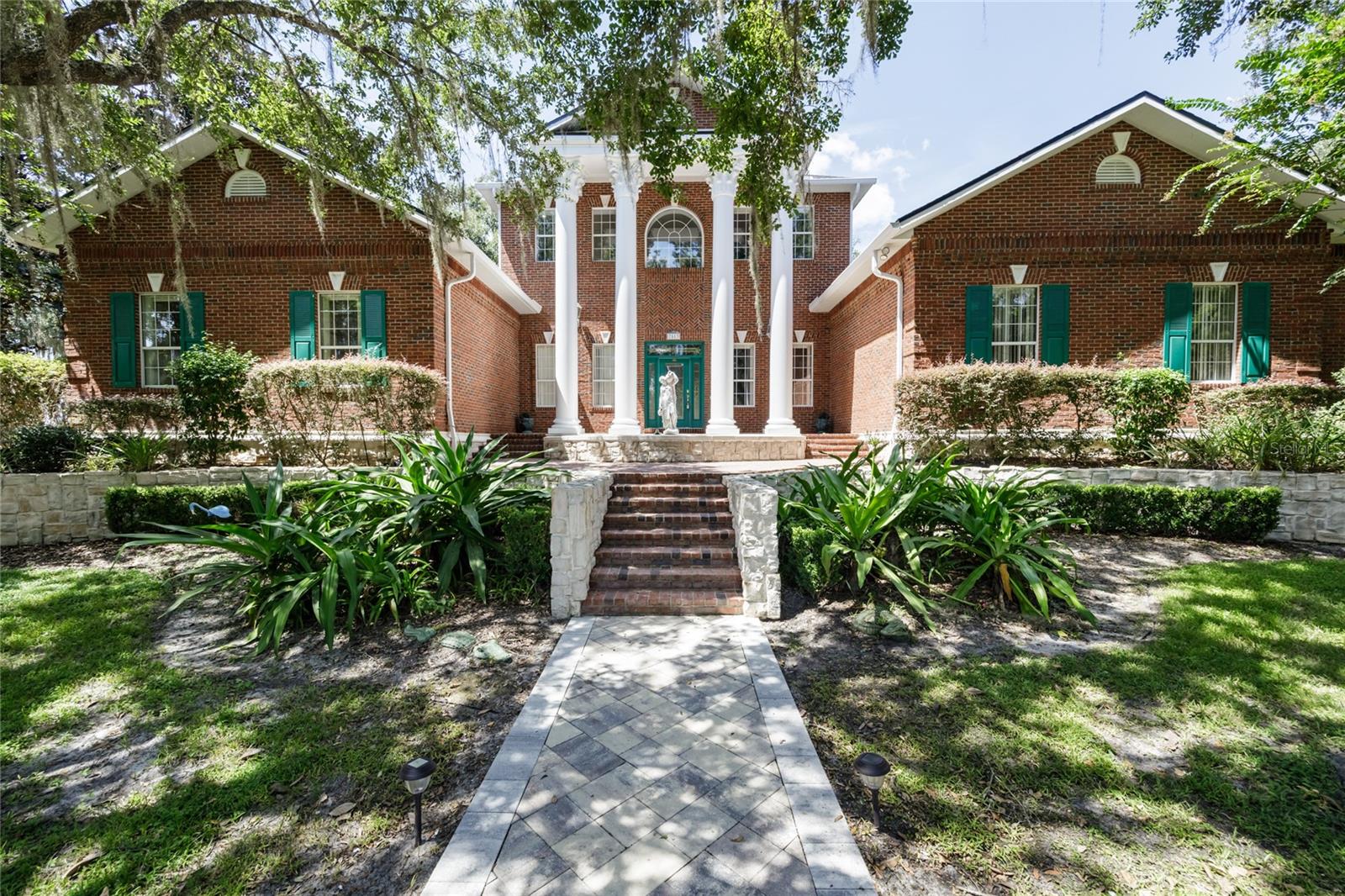 COUNTRY CLUB ESTATES - Residential
