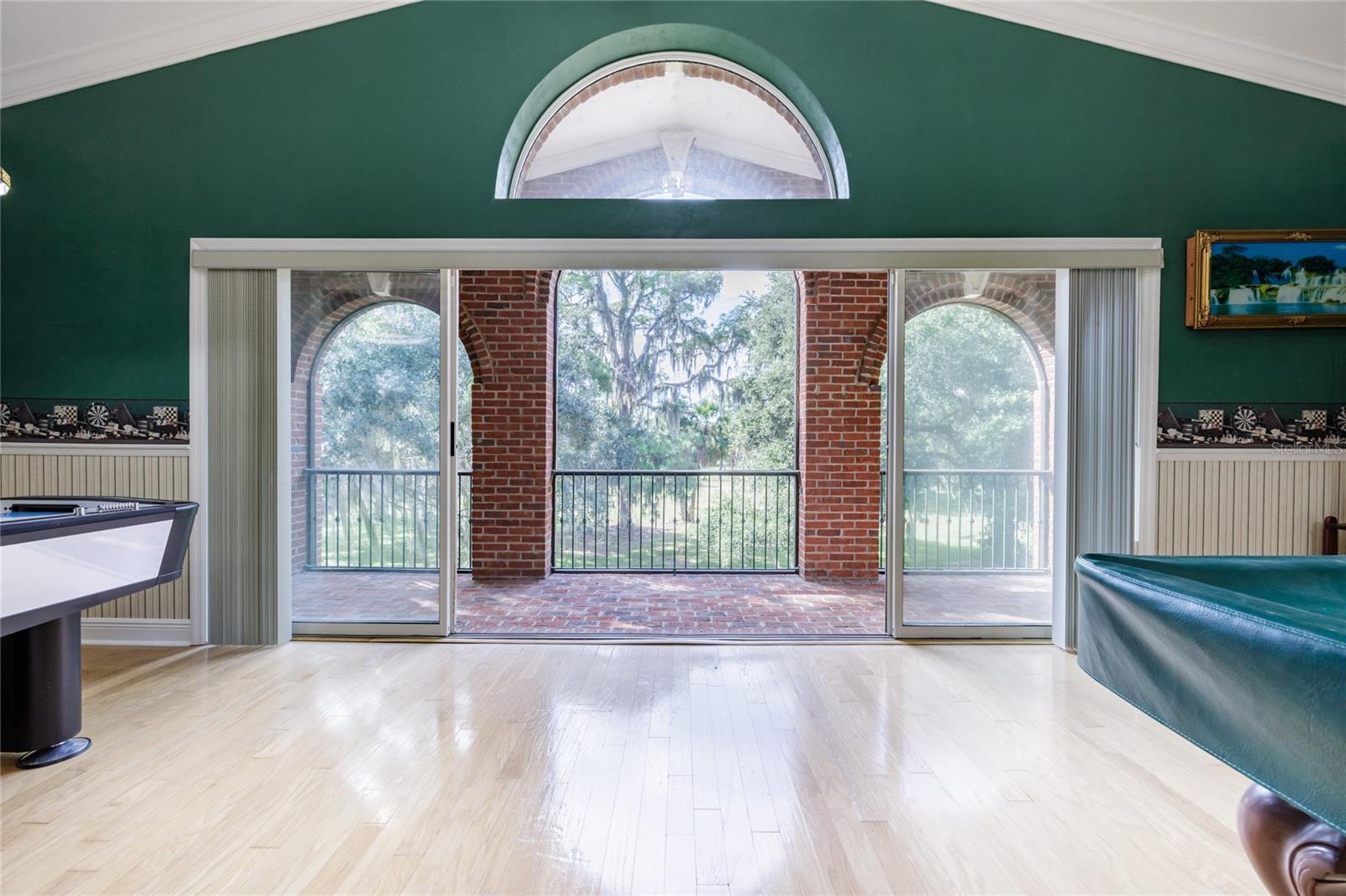 COUNTRY CLUB ESTATES - Residential