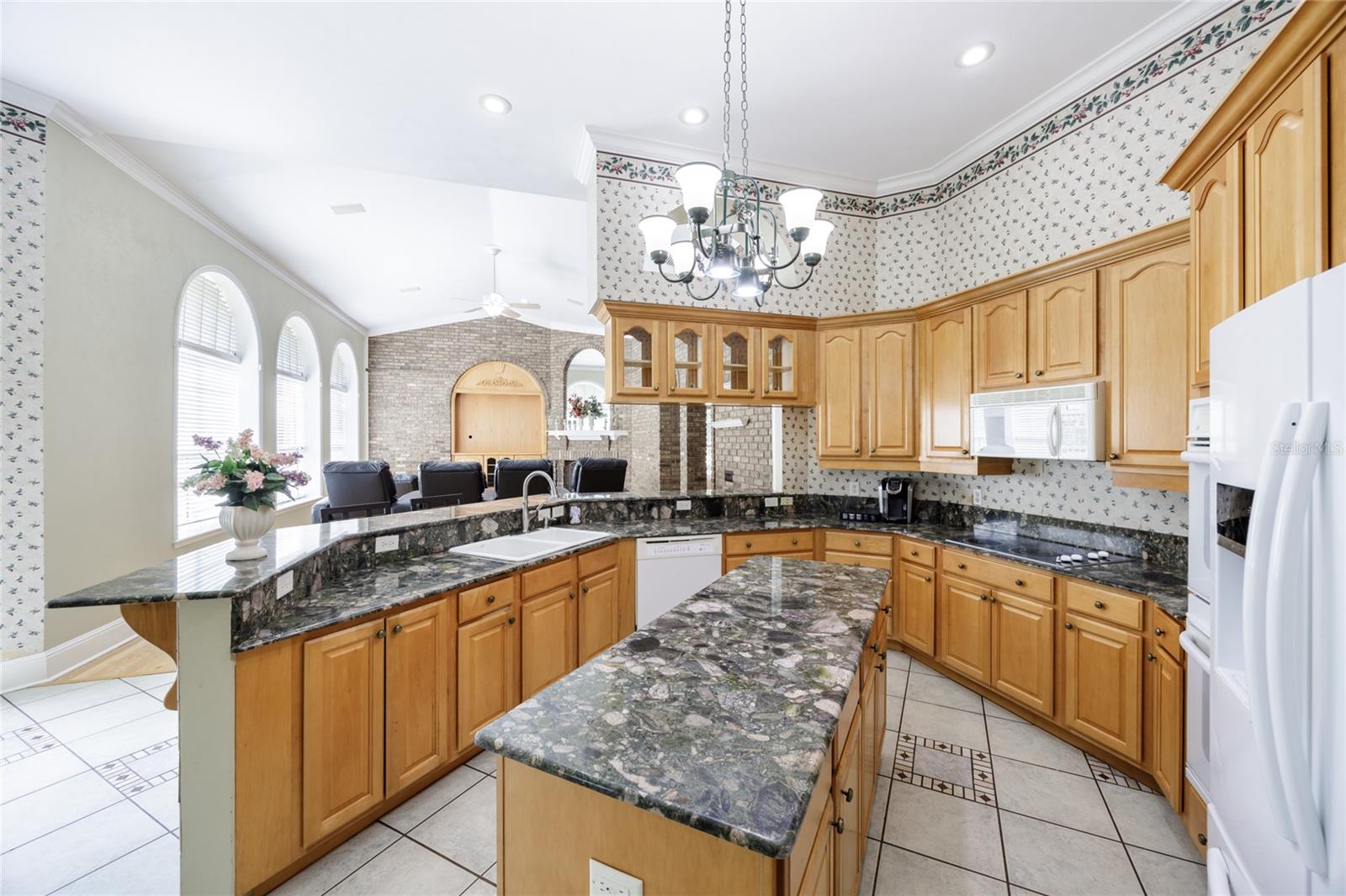 COUNTRY CLUB ESTATES - Residential