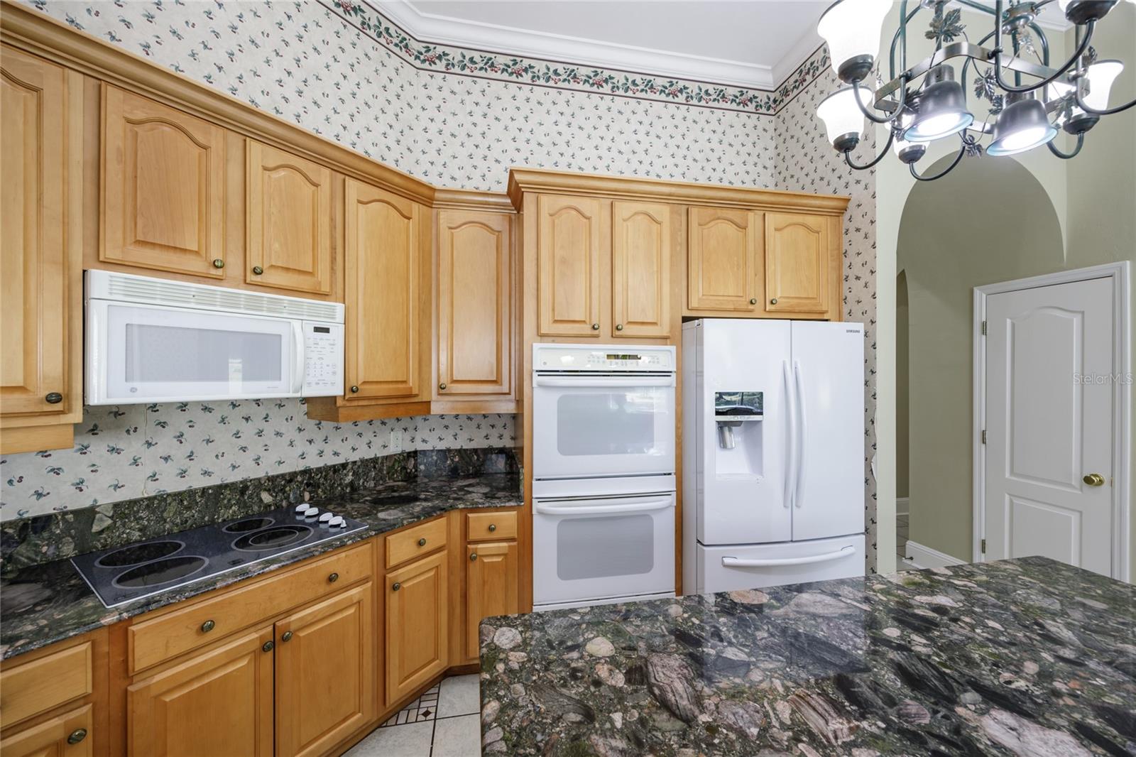 COUNTRY CLUB ESTATES - Residential