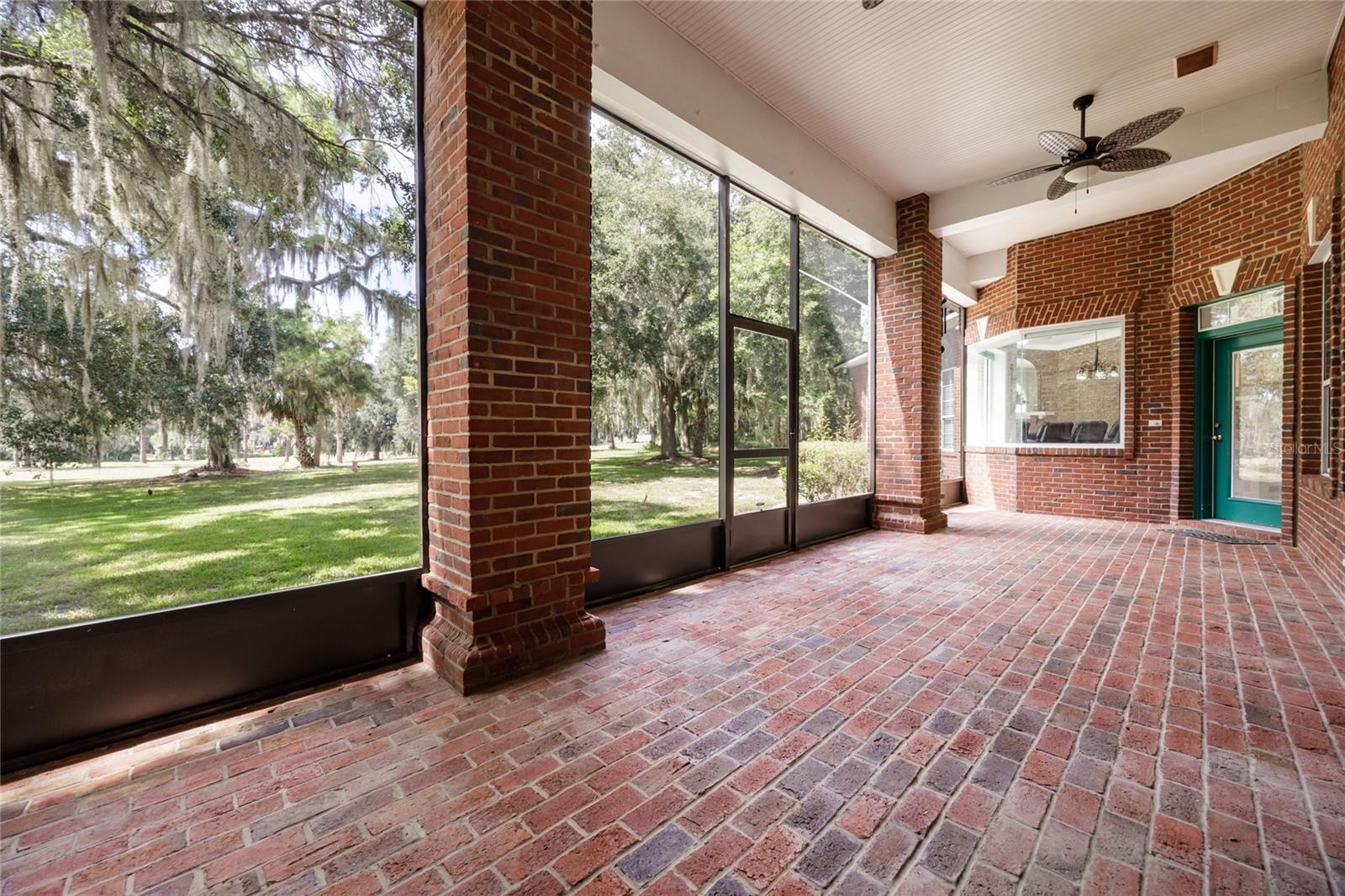 COUNTRY CLUB ESTATES - Residential