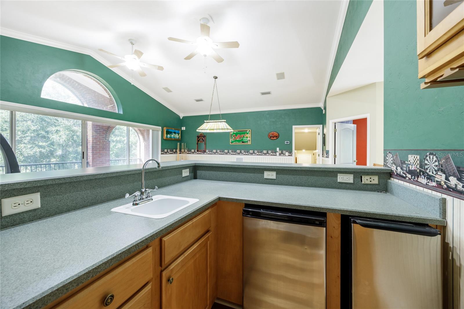 COUNTRY CLUB ESTATES - Residential