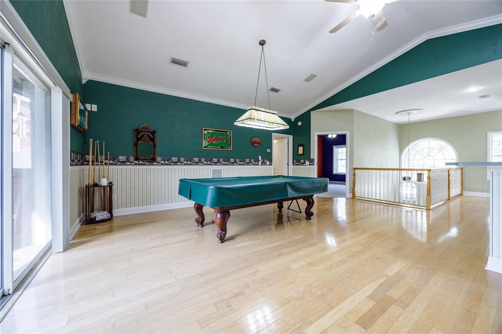COUNTRY CLUB ESTATES - Residential