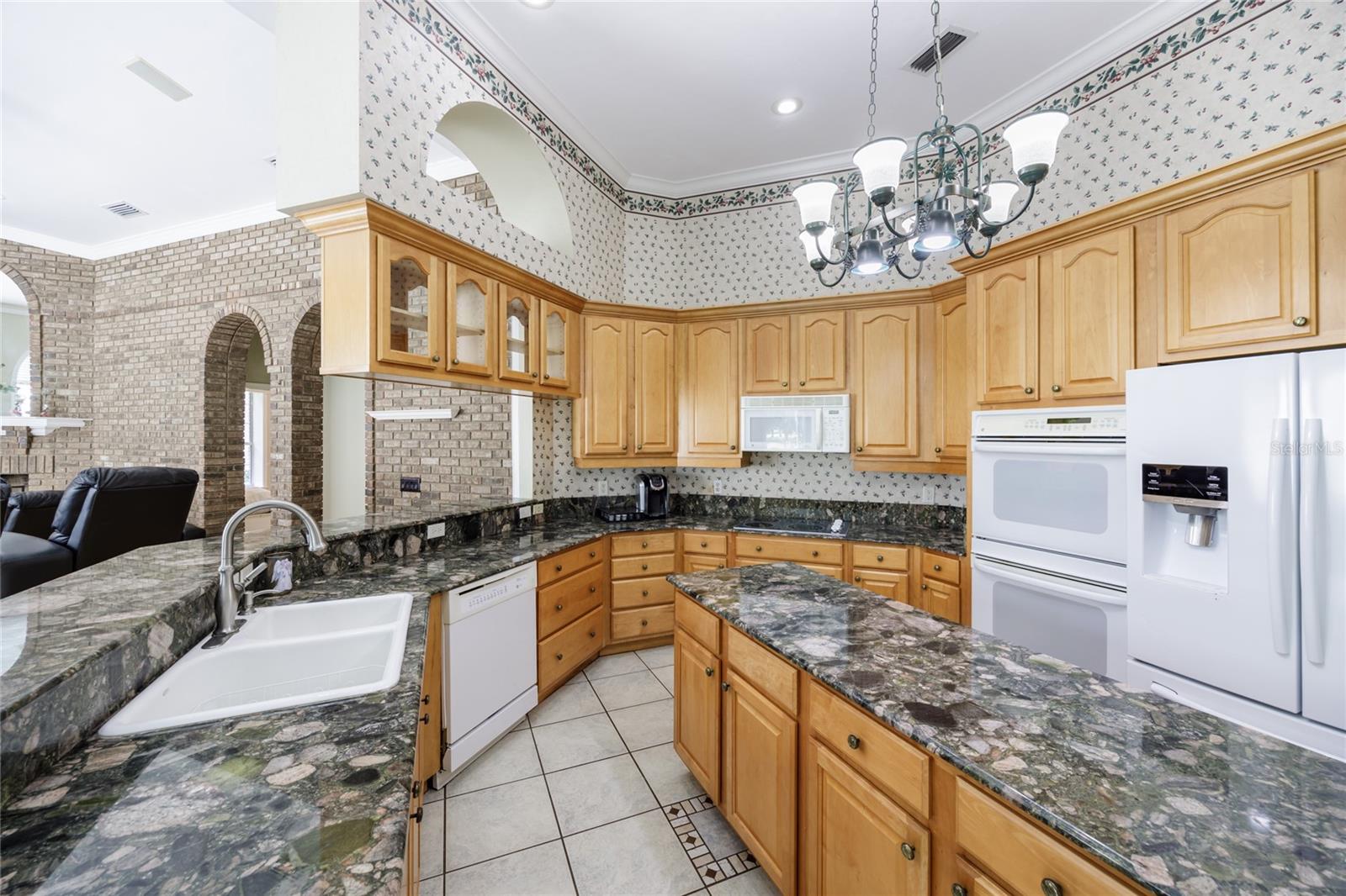 COUNTRY CLUB ESTATES - Residential