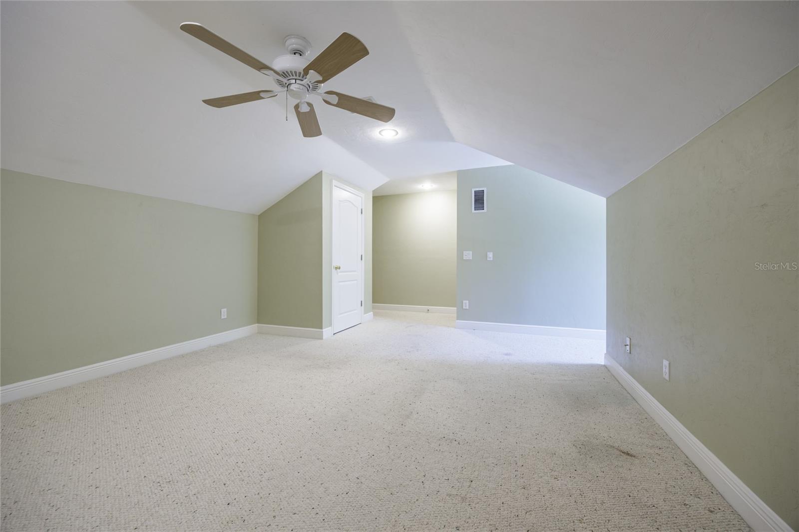 COUNTRY CLUB ESTATES - Residential