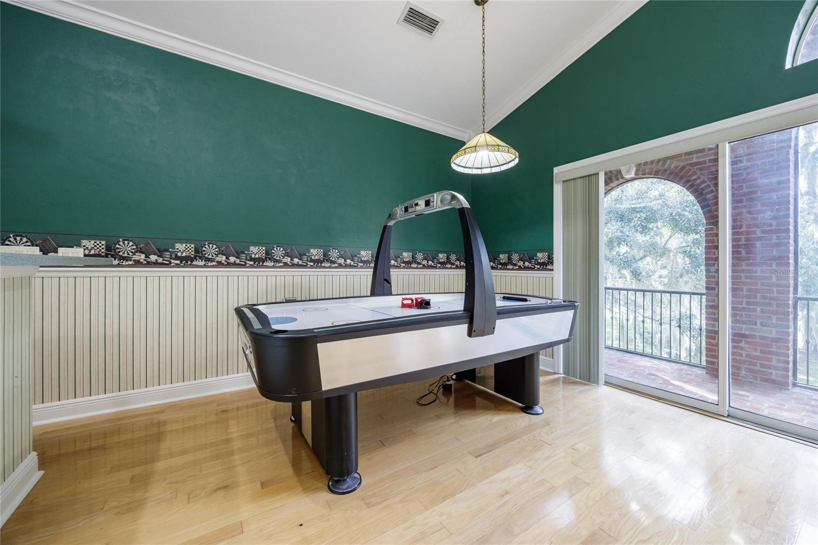 COUNTRY CLUB ESTATES - Residential