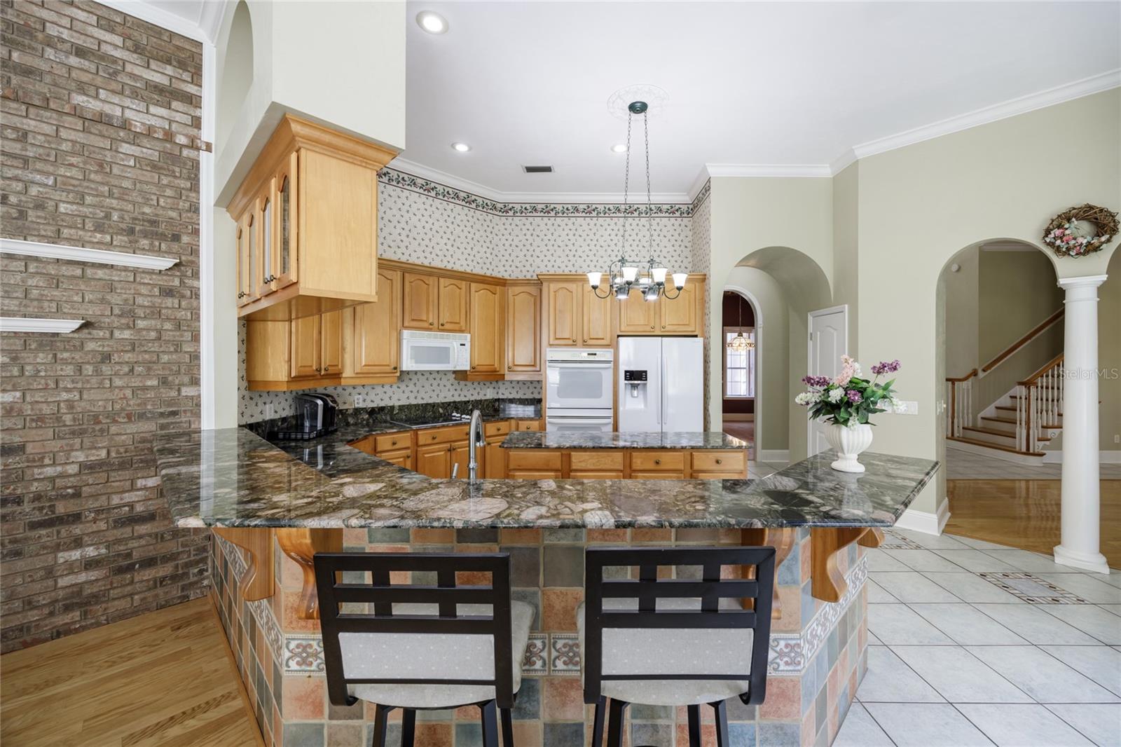 COUNTRY CLUB ESTATES - Residential