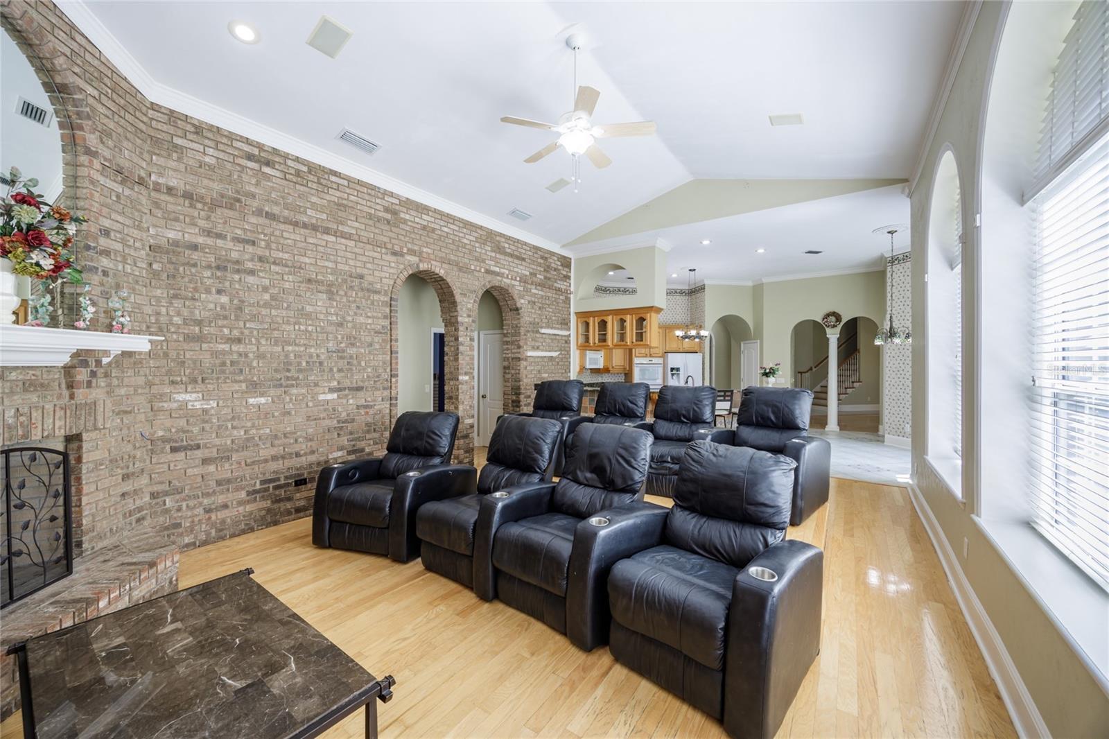 COUNTRY CLUB ESTATES - Residential