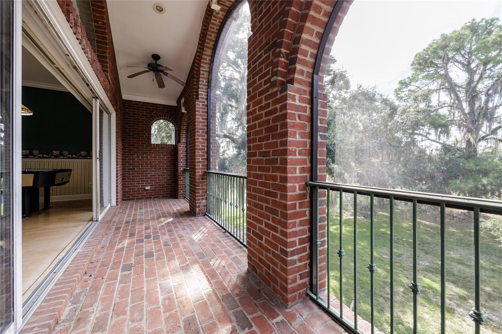COUNTRY CLUB ESTATES - Residential