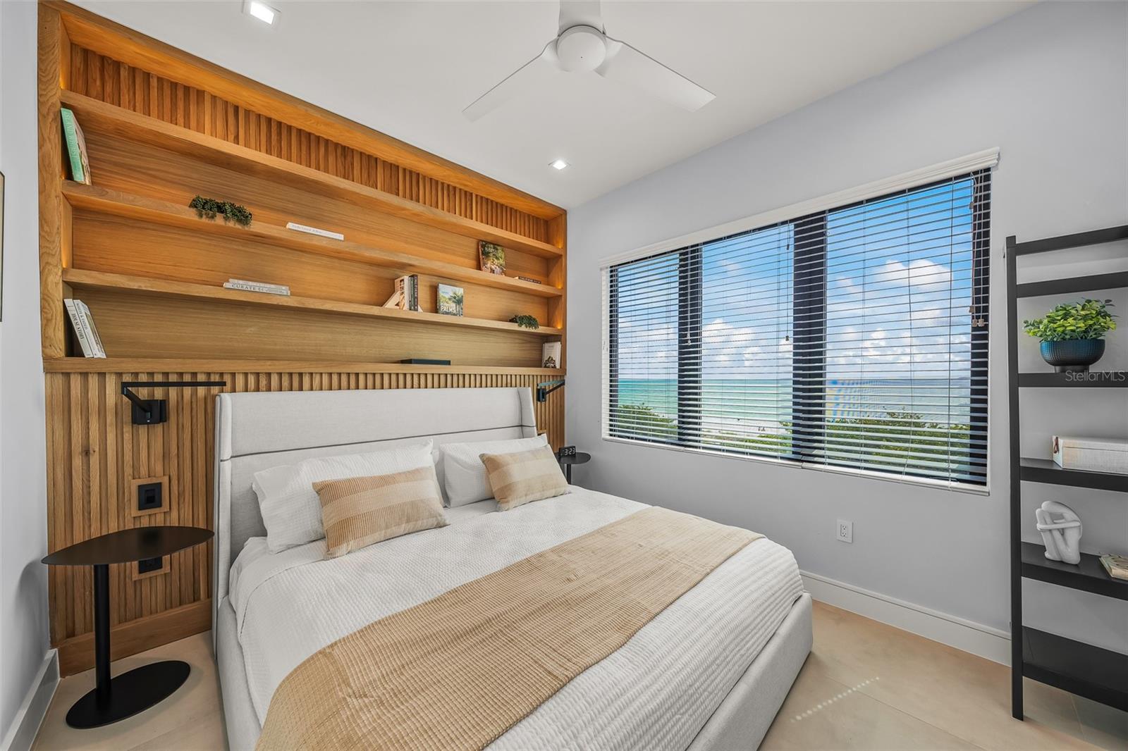 CORTEZ BEACH - Residential