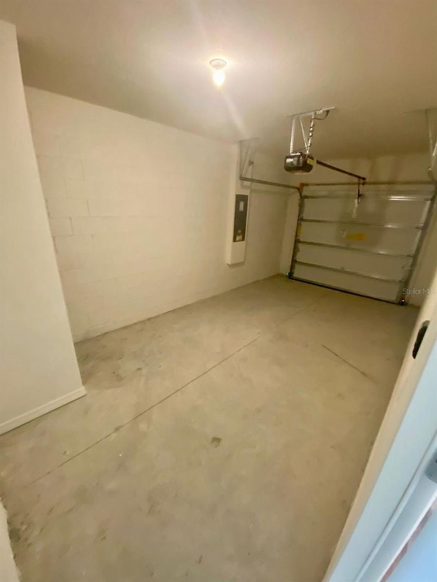 DANBURY/RIDGEWOOD LKS - Residential Lease