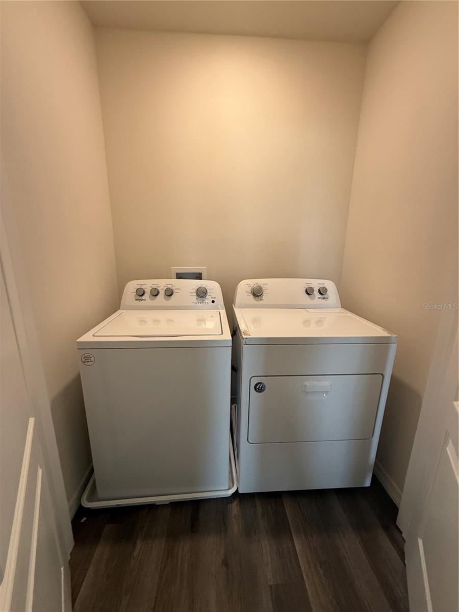 DANBURY/RIDGEWOOD LKS - Residential Lease