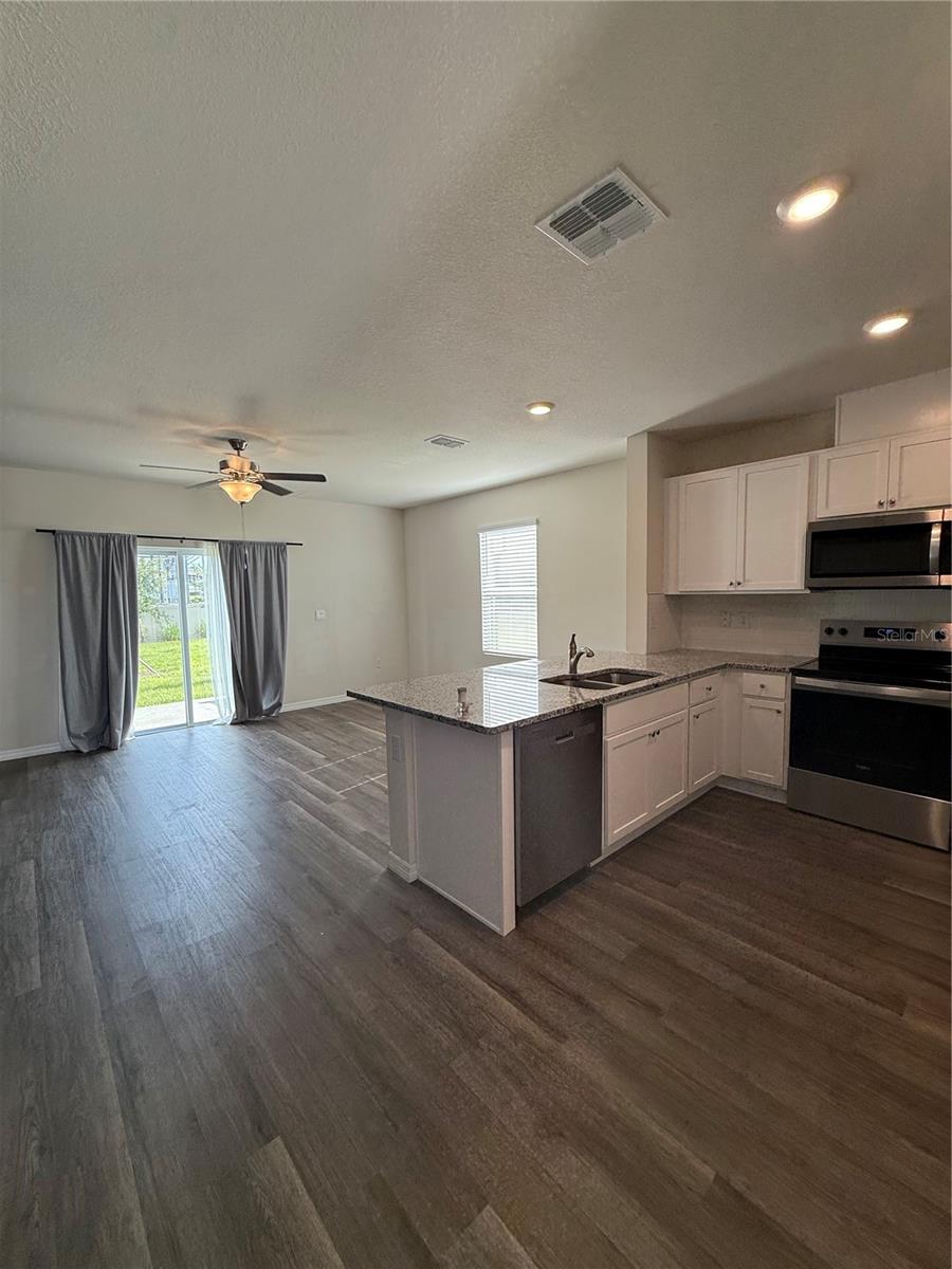 DANBURY/RIDGEWOOD LKS - Residential Lease