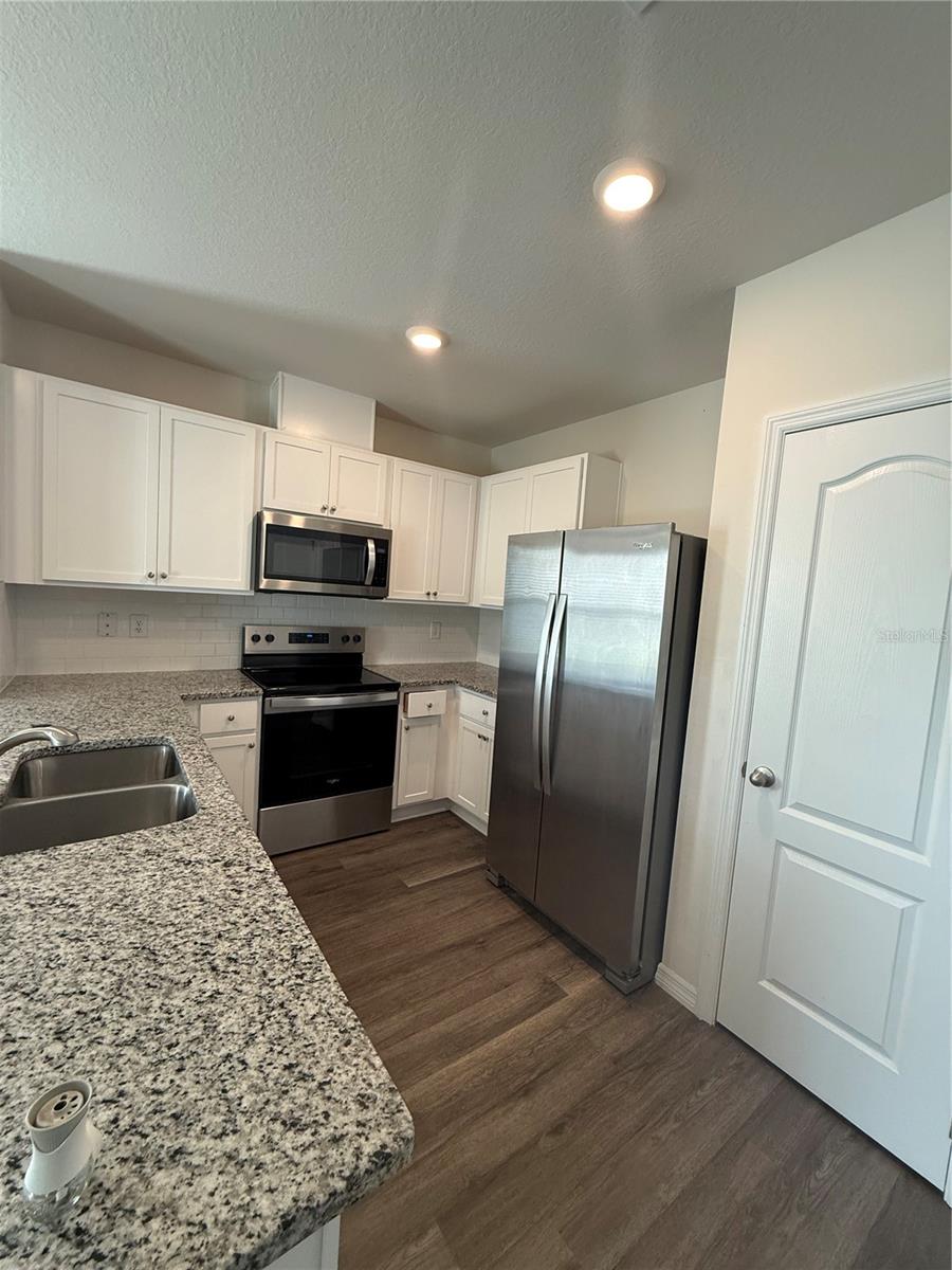 DANBURY/RIDGEWOOD LKS - Residential Lease