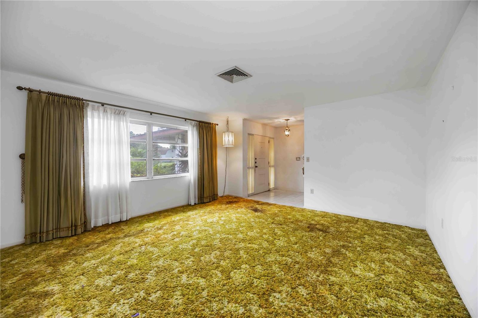 604 W LAKE DRIVE