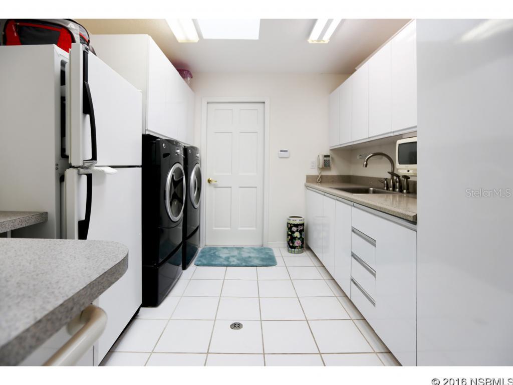 Yacht Club Island Estate - Residential