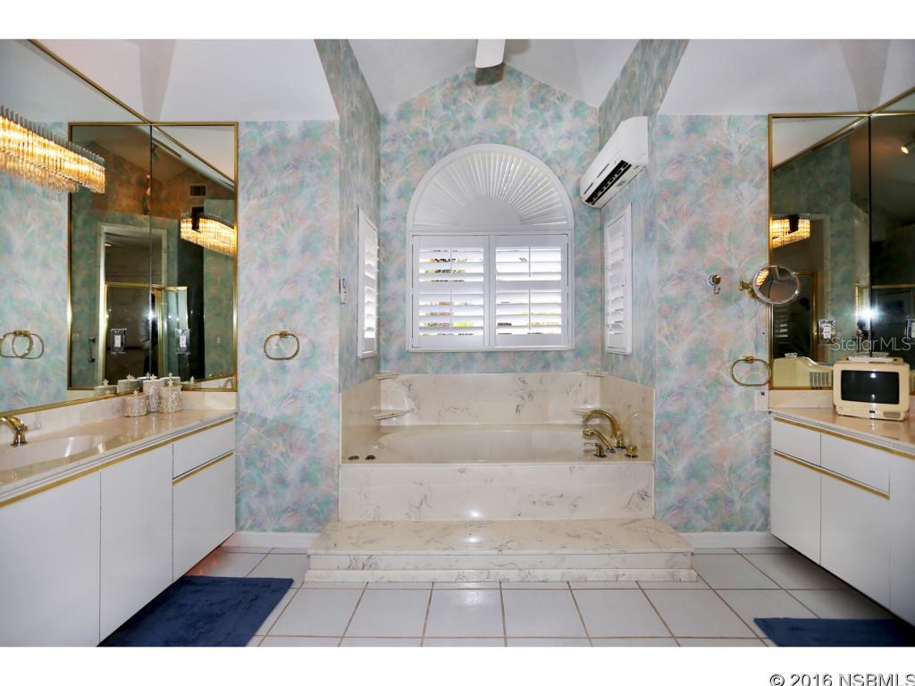 Yacht Club Island Estate - Residential