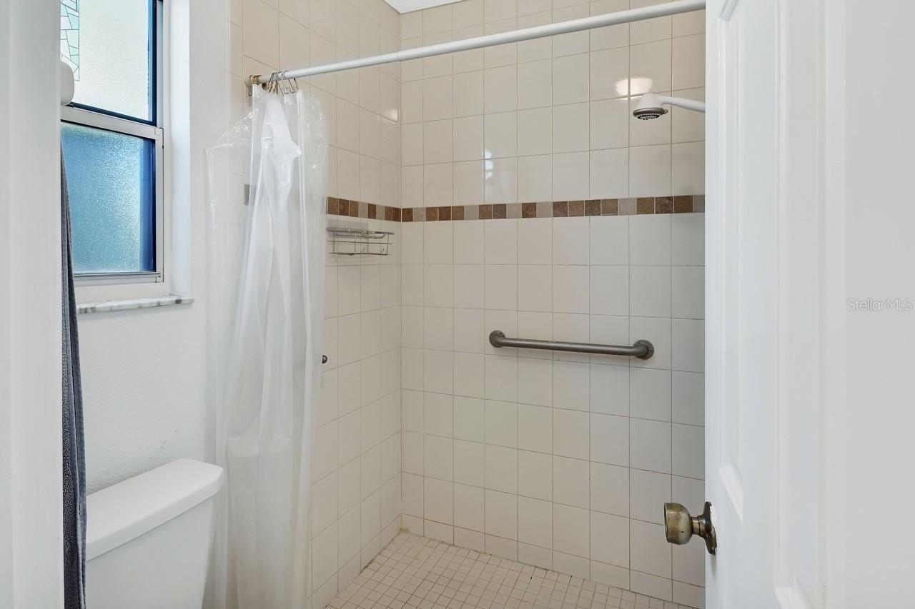 LAKE LINDLYE VILLAGE UN 01 - Residential