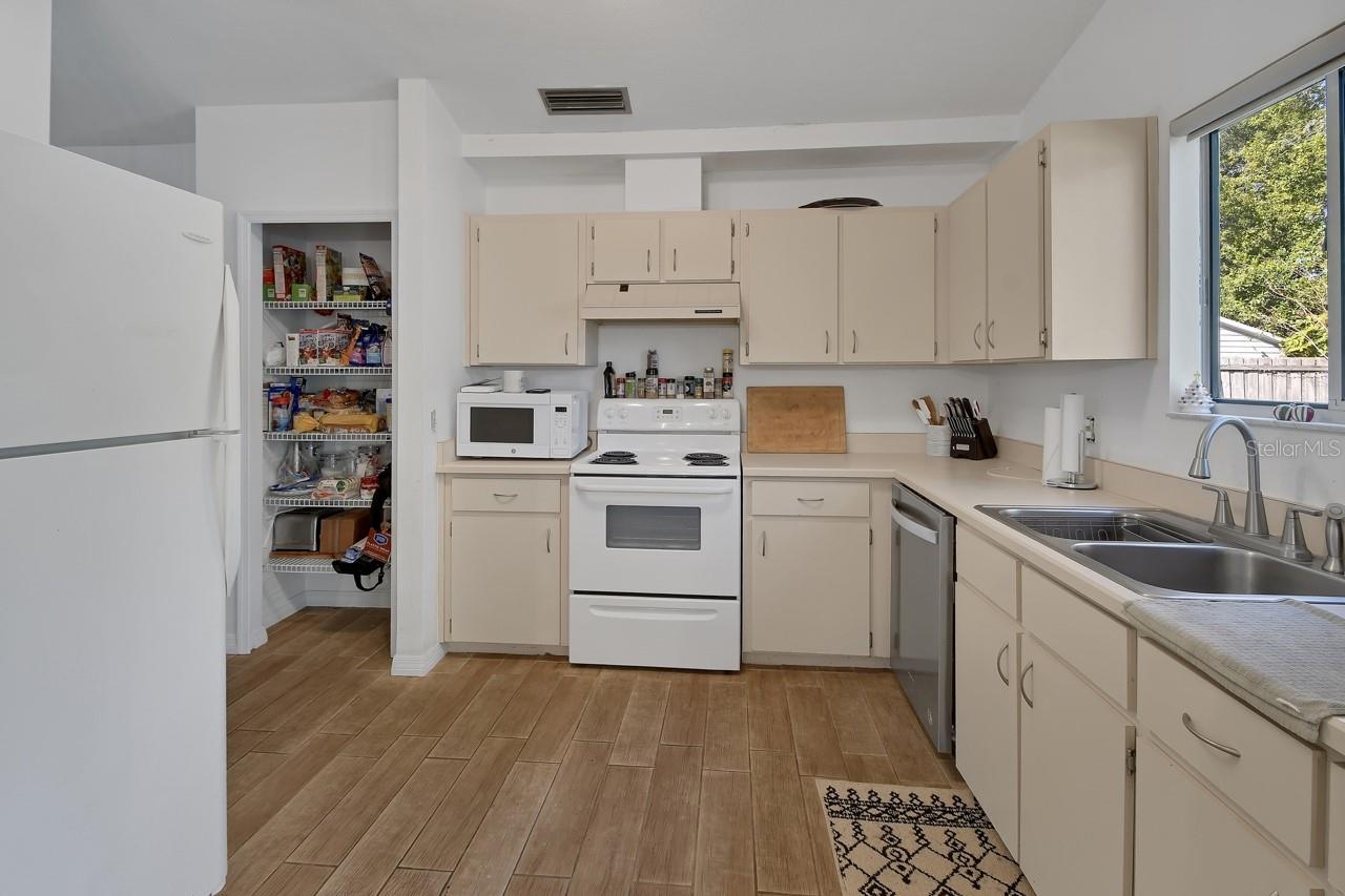 LAKE LINDLYE VILLAGE UN 01 - Residential