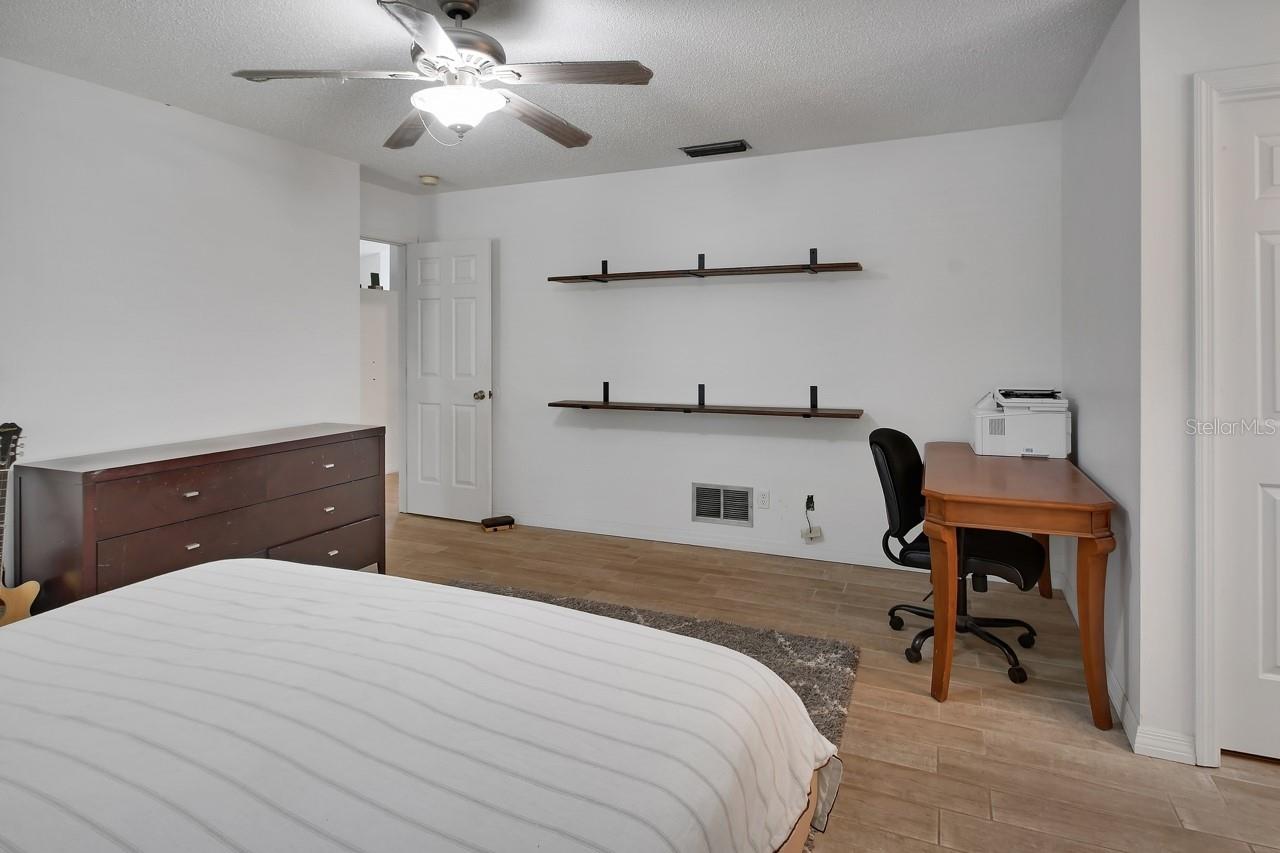 LAKE LINDLYE VILLAGE UN 01 - Residential