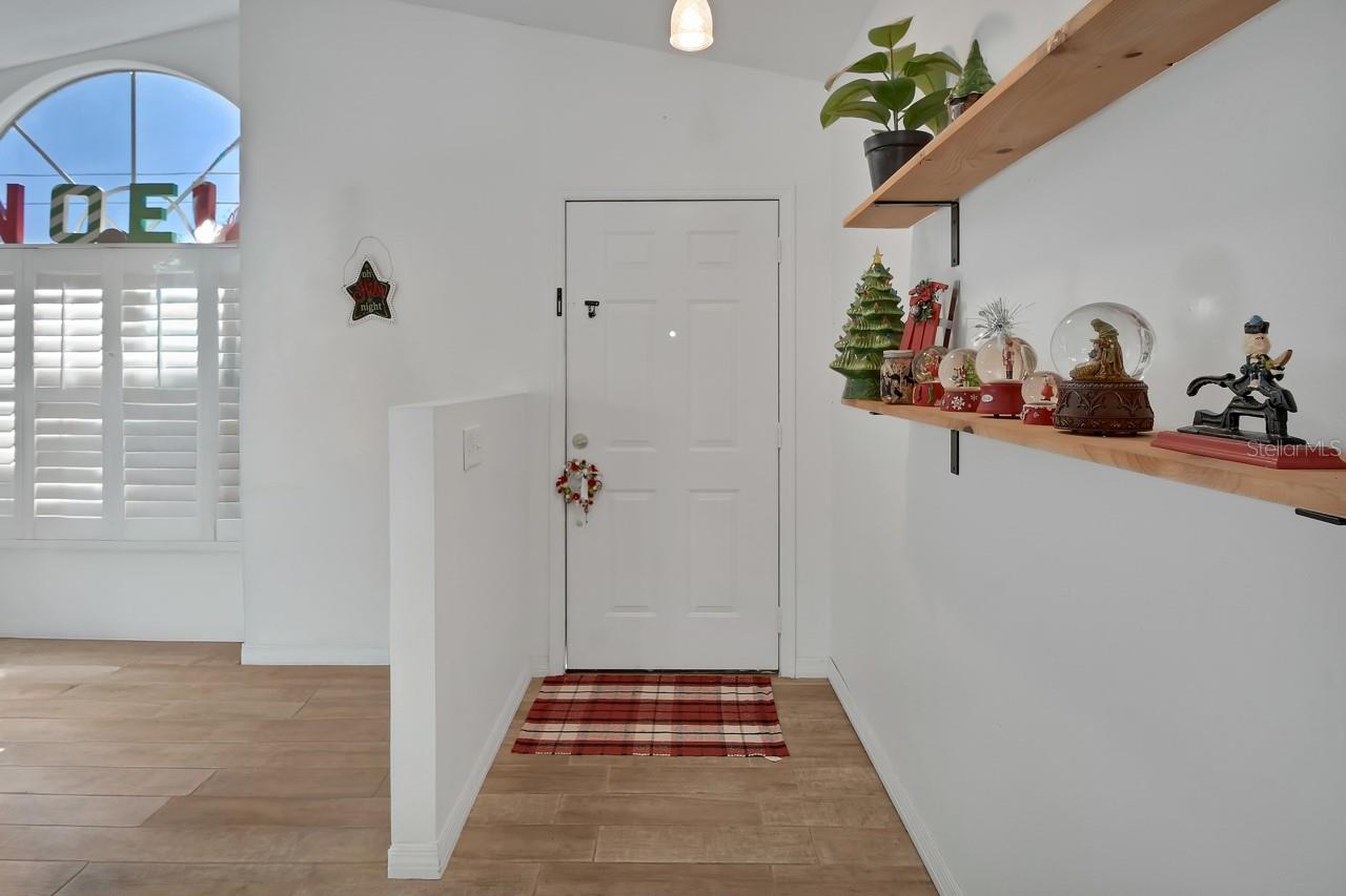 921 VILLAGE LAKE DRIVE N